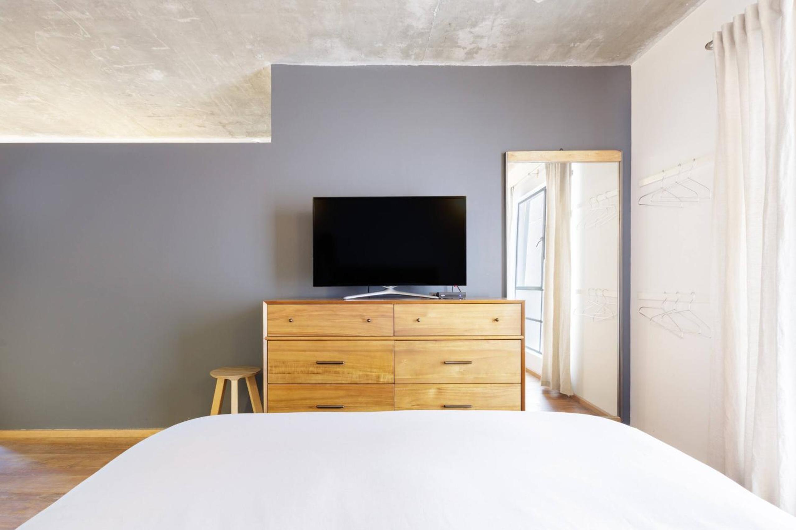 Chic and Minimalist loft photo 2