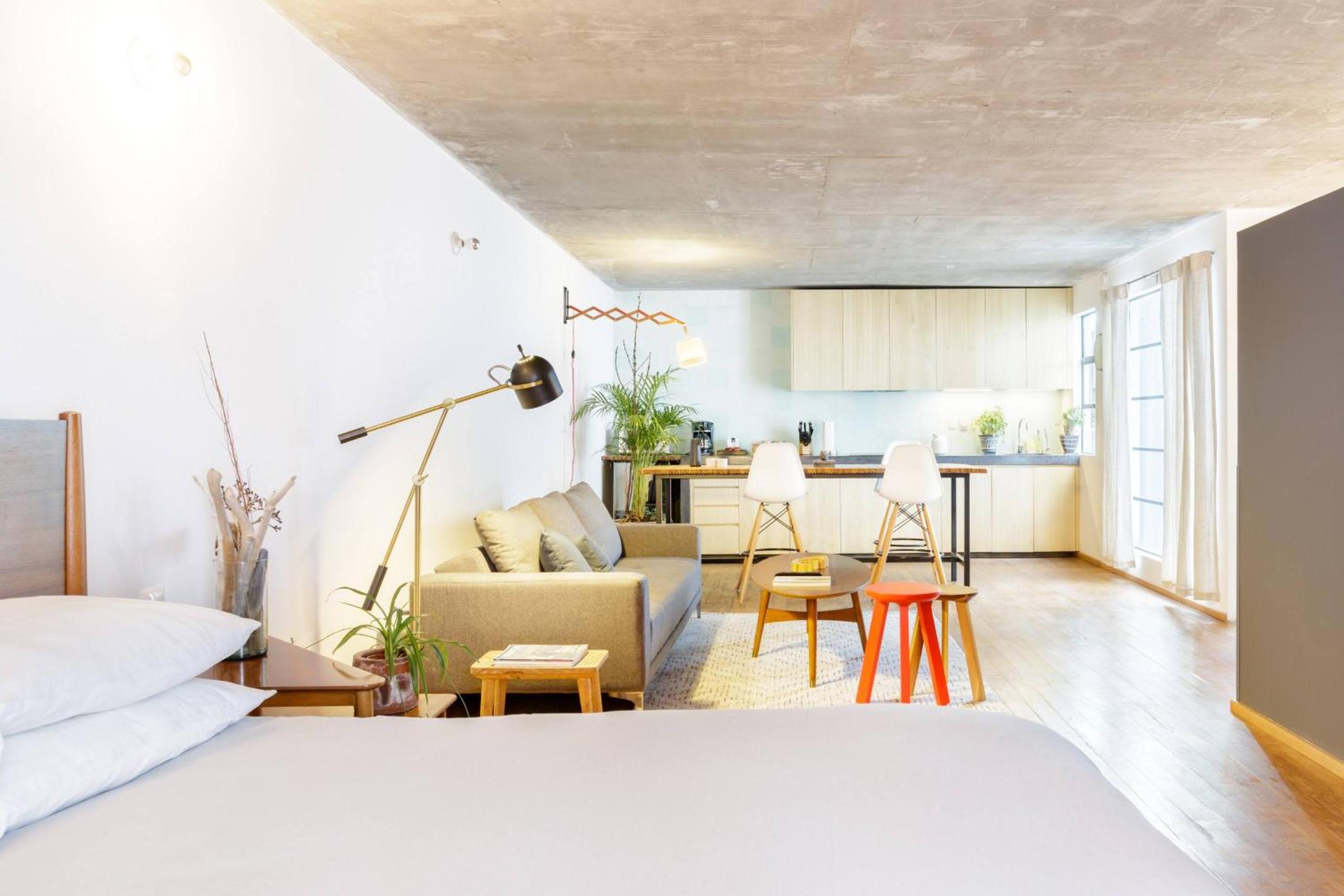 Chic and Minimalist loft photo 3