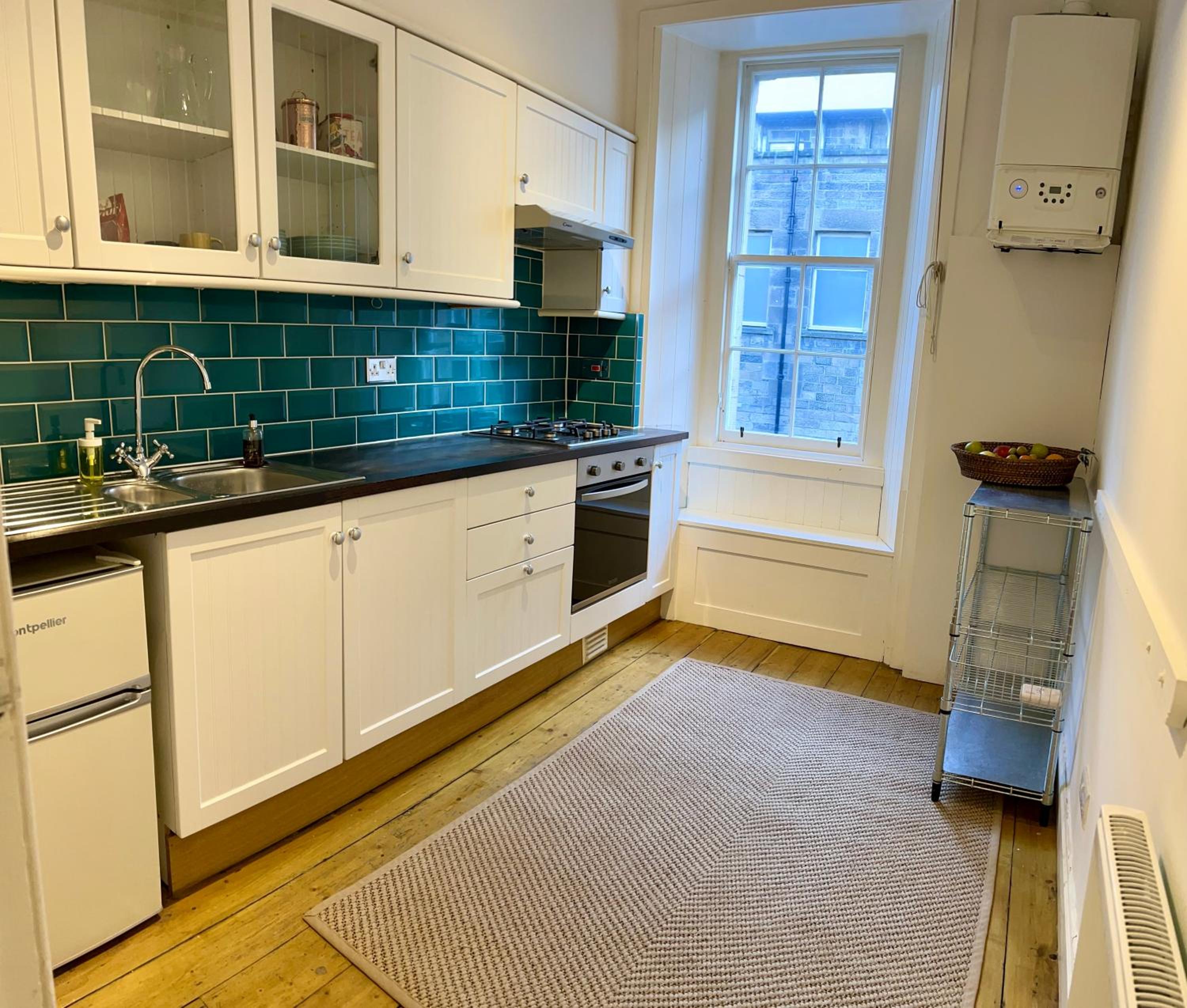 Old Town Centre Apartment 5 mins to Edinburgh Castle view 3