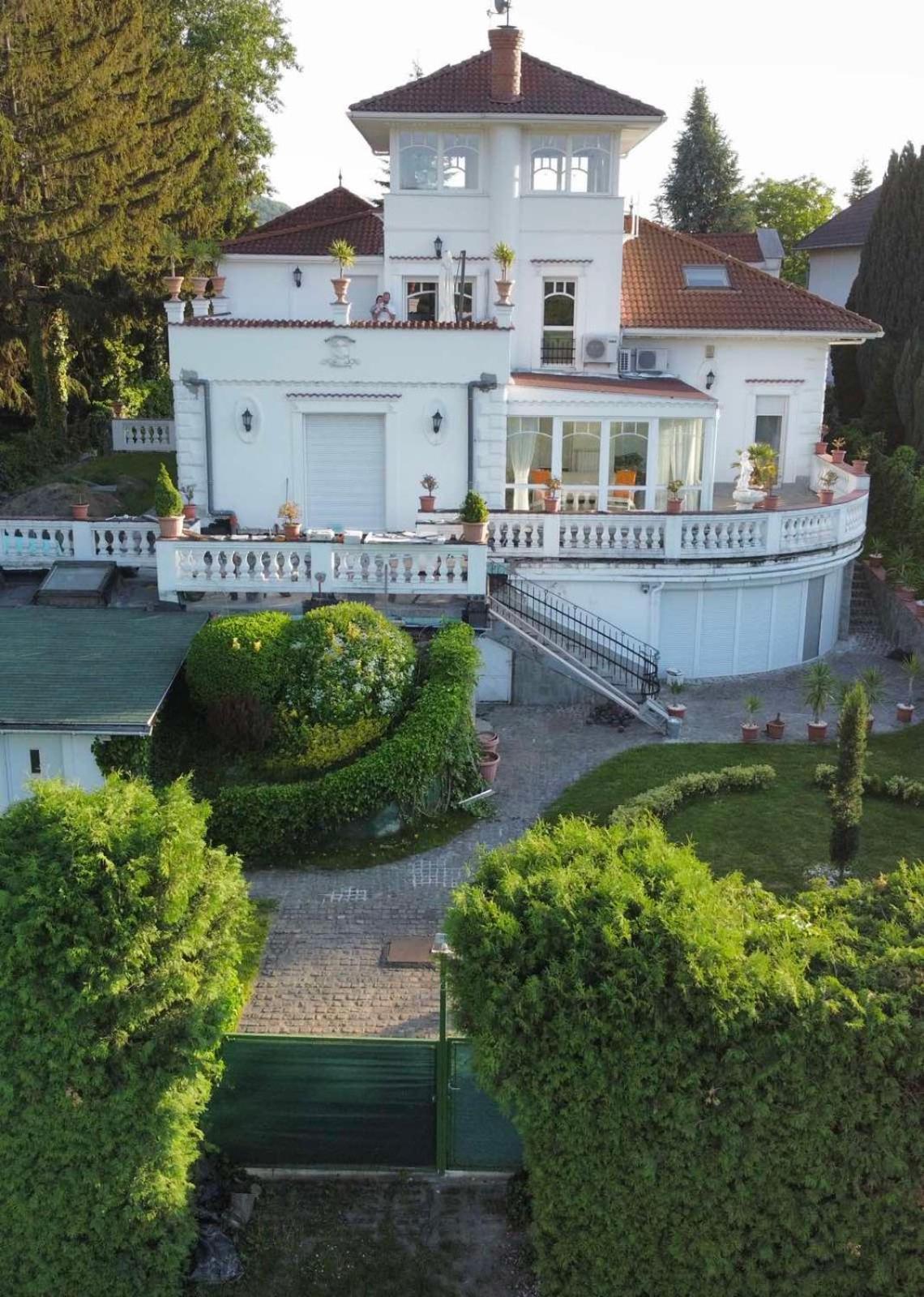 3 Bedroom Private floor in Luxury Mansion view 5