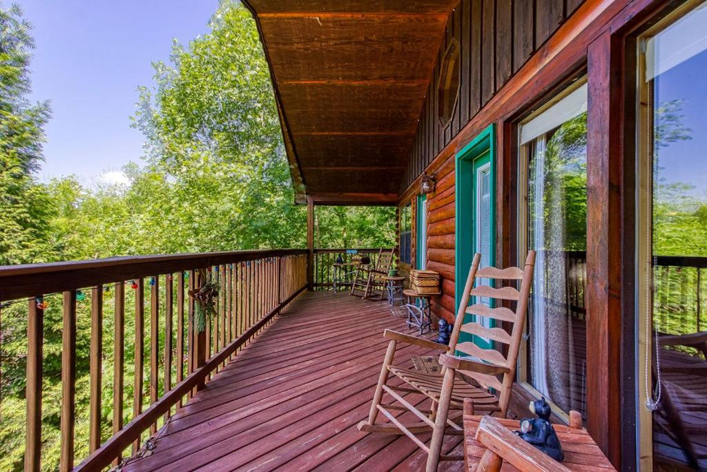 Strawberry Fields, Indoor resort Pool, WIFI, 560 FREE tickets each paid day view 2