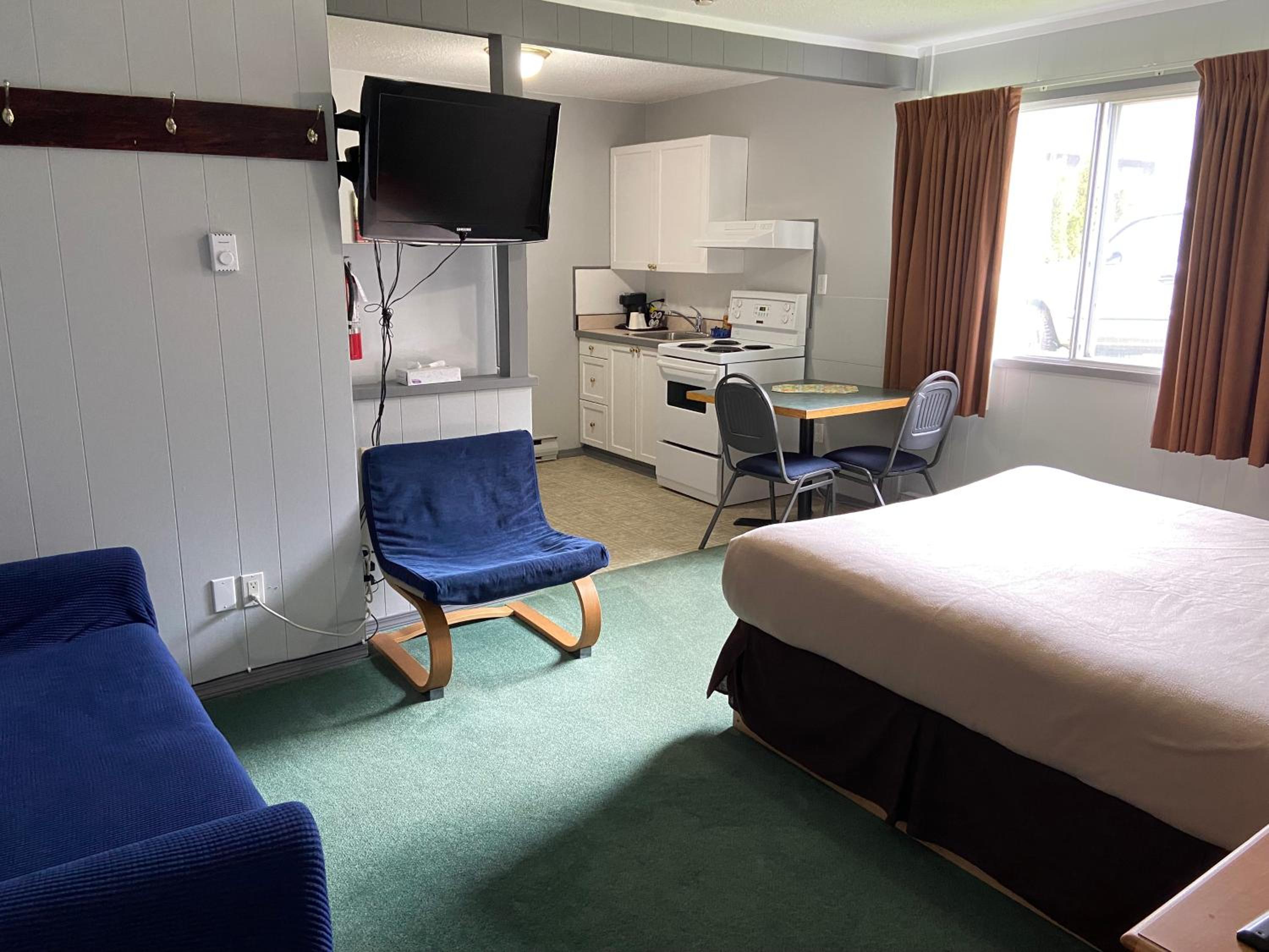 Monashee Lodge