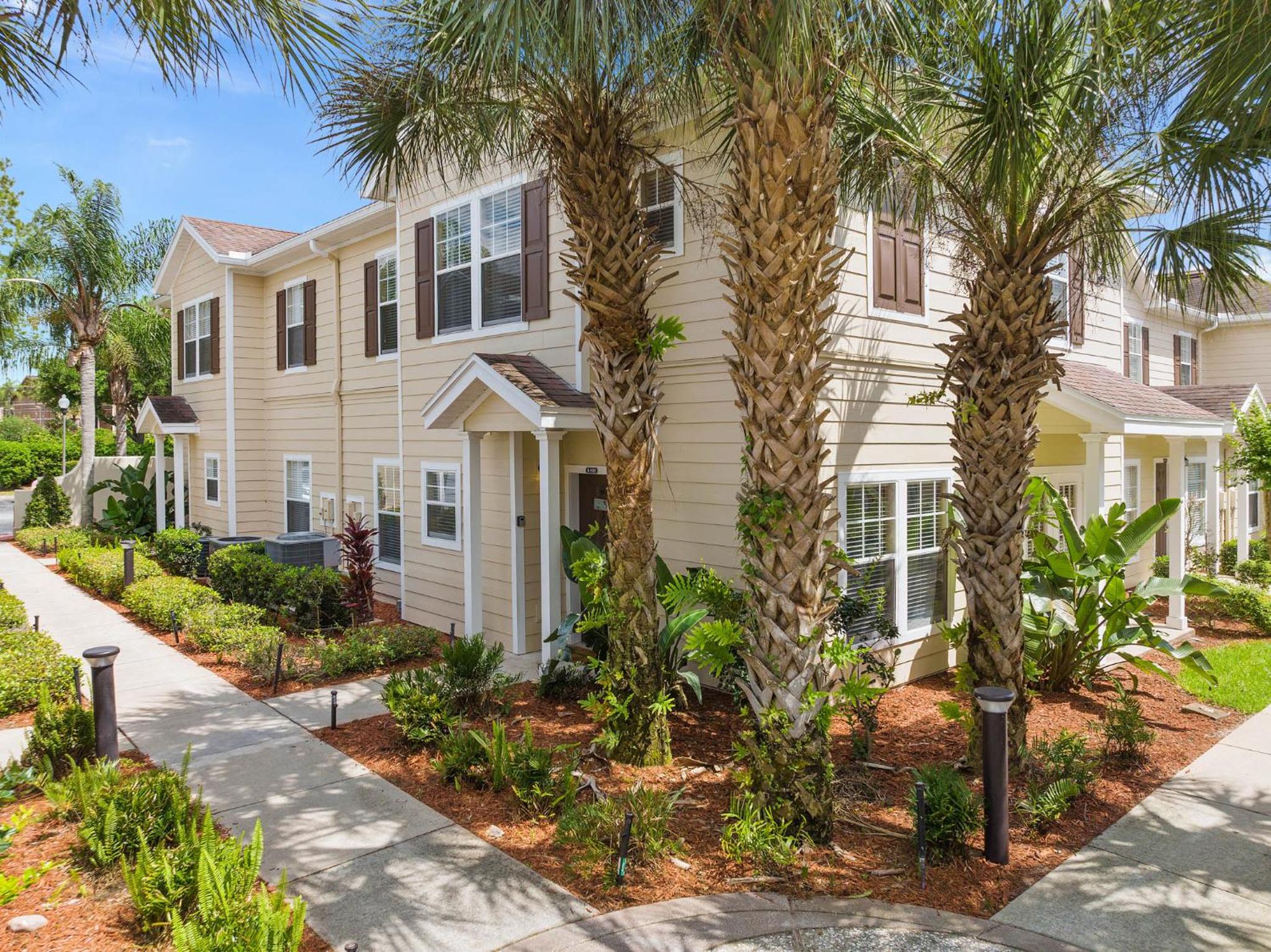 Charming Townhouse with 2 King Suites & Amazing Pool only 10 Mins to Disney view 2