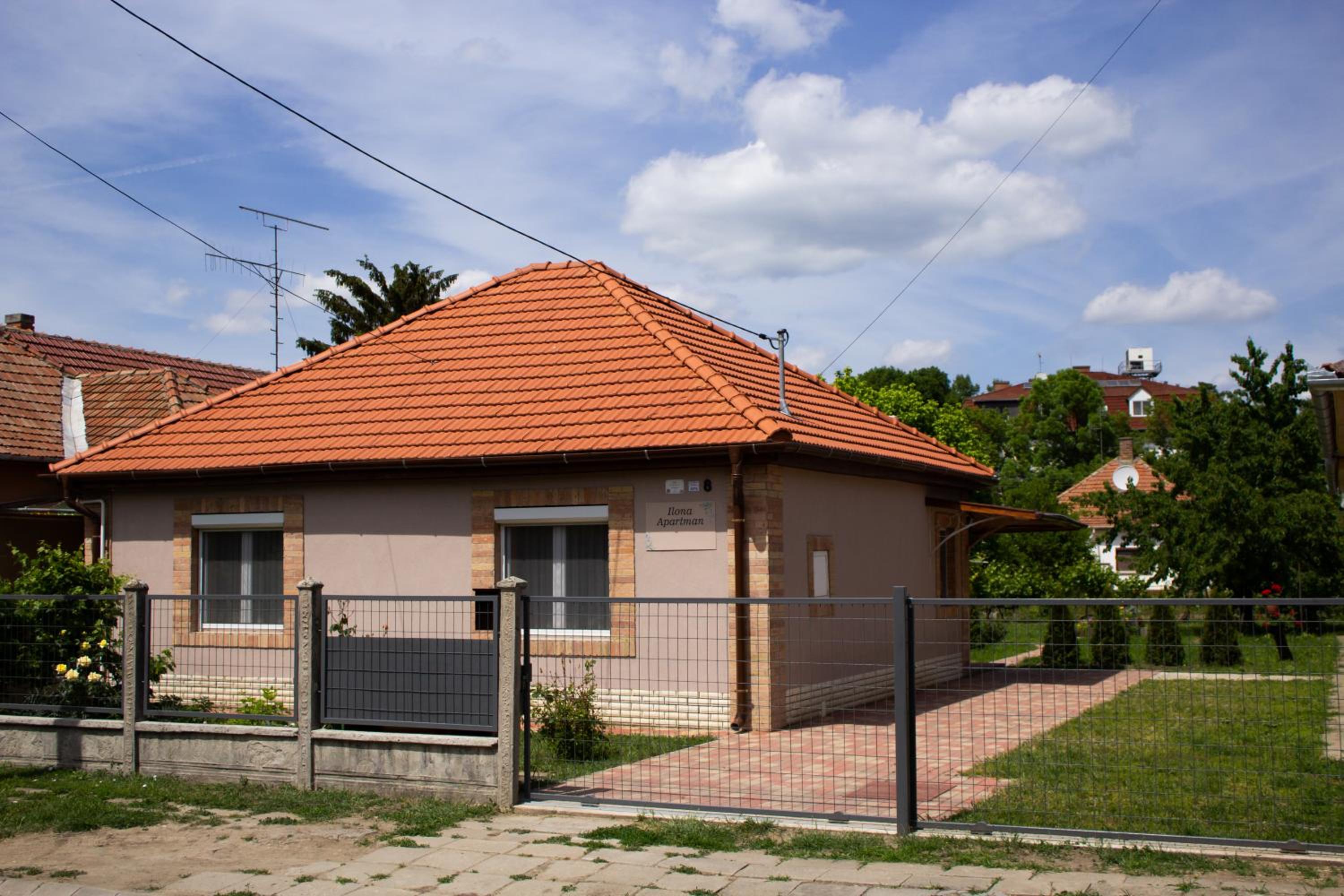 Hotel Ilona Apartman - Image 1