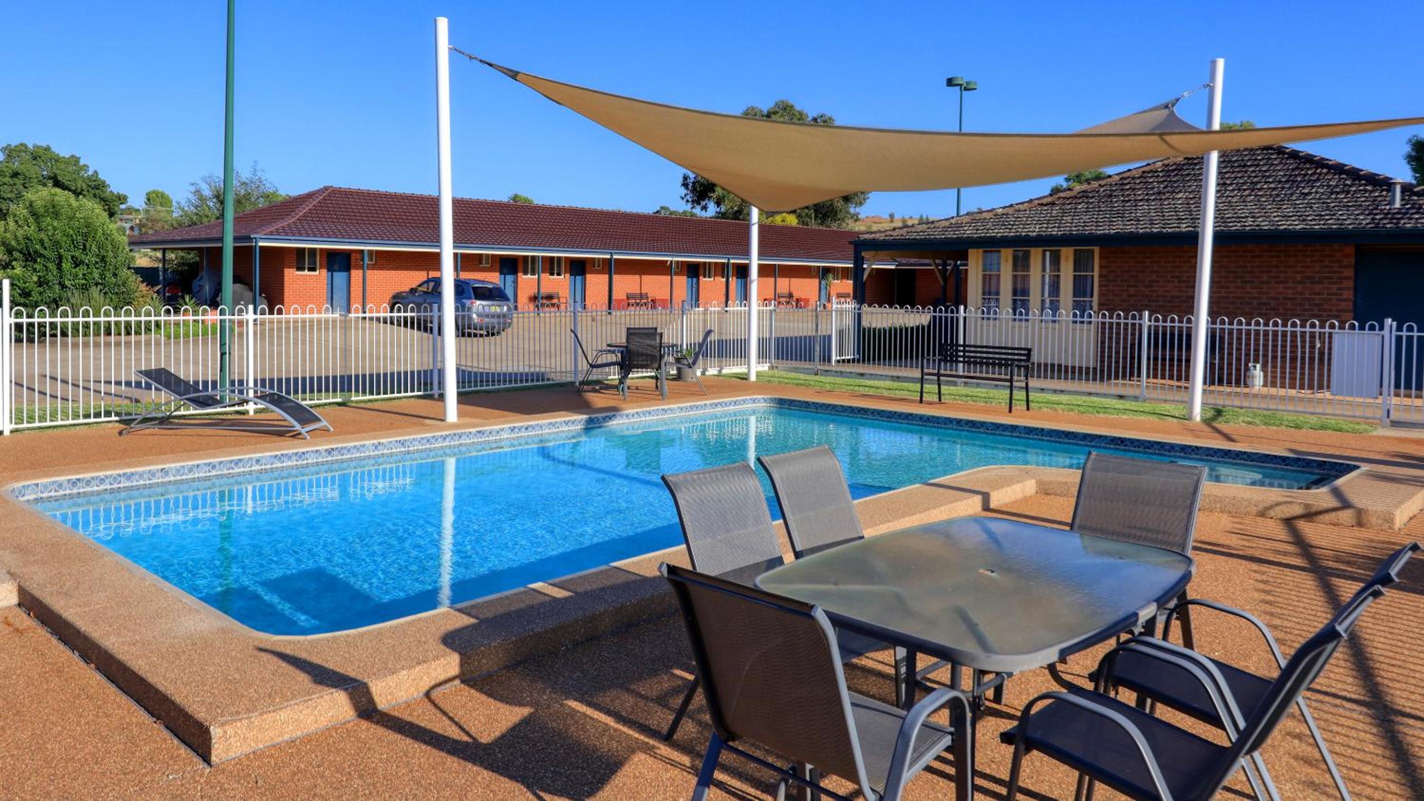Bushman's Motor Inn