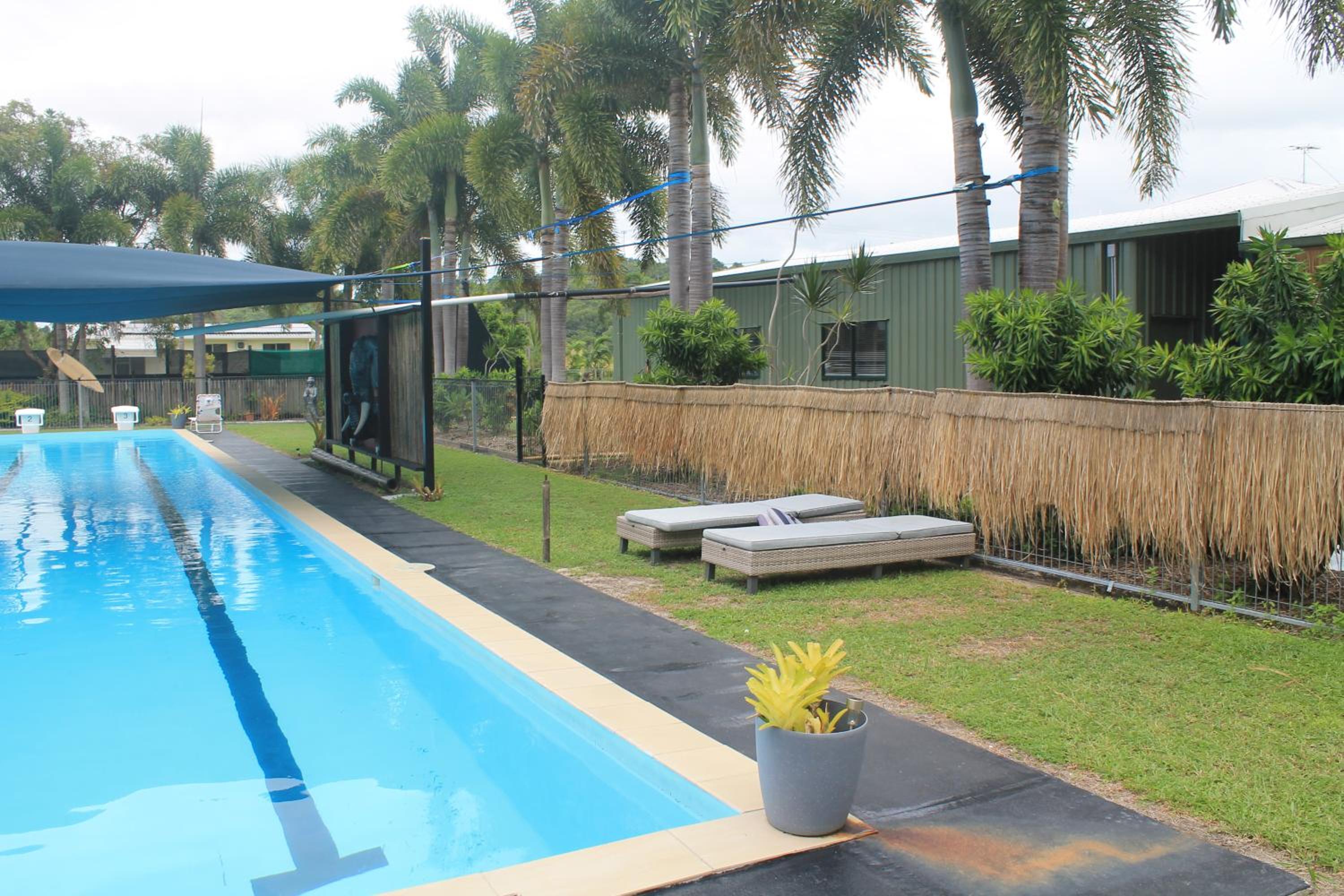 Kurrimine 4 bedroom house and pool