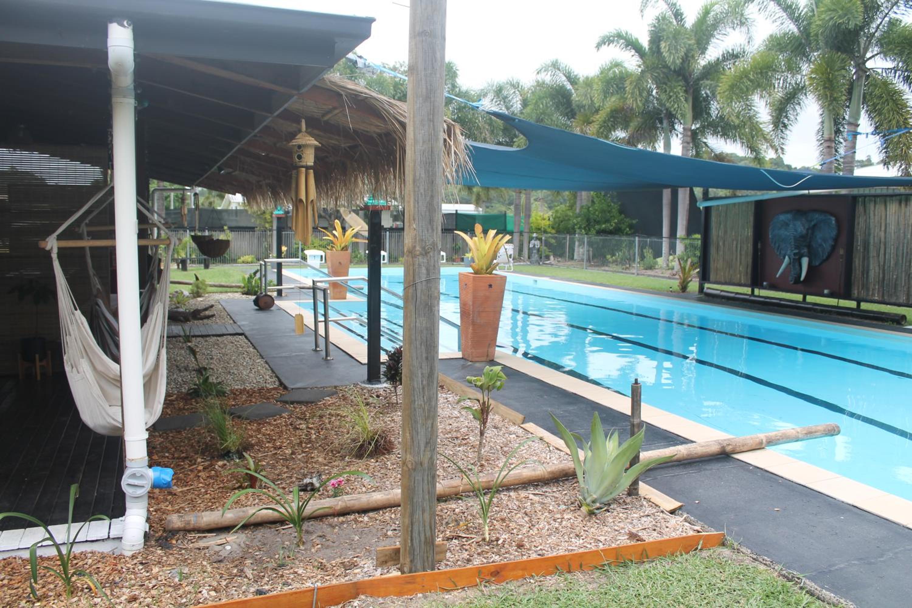 Kurrimine 4 bedroom house and pool