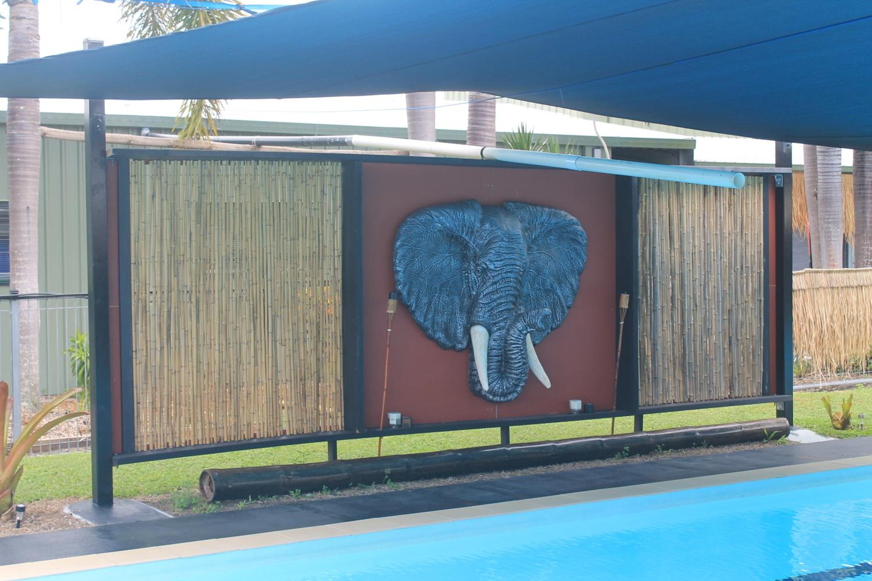 Kurrimine 4 bedroom house and pool