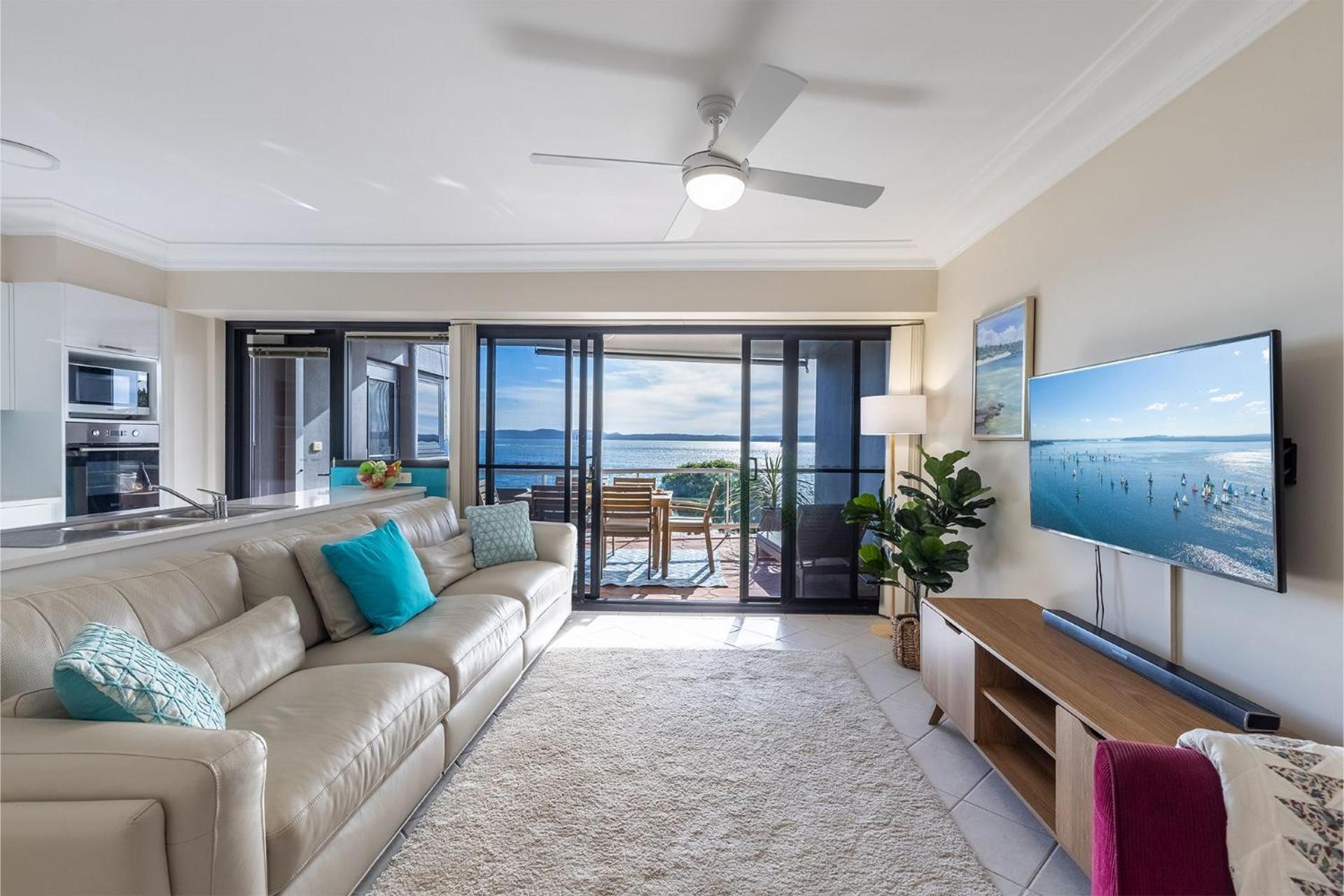 Florentine 13, 11 Columbia Close -fabulous unit with air con, wifi, pool, lift and waterviews