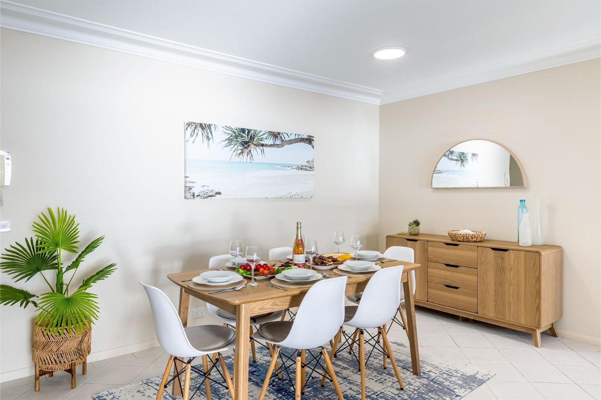Florentine 13, 11 Columbia Close -fabulous unit with air con, wifi, pool, lift and waterviews