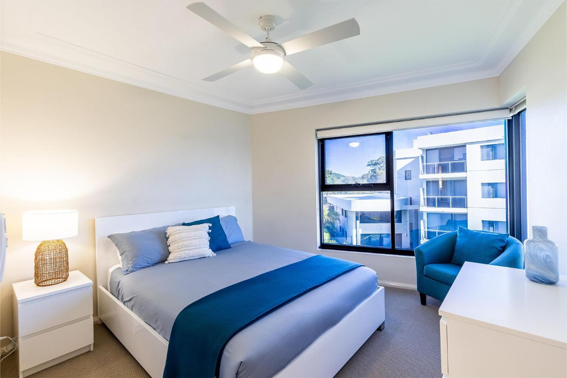 Florentine 13, 11 Columbia Close -fabulous unit with air con, wifi, pool, lift and waterviews
