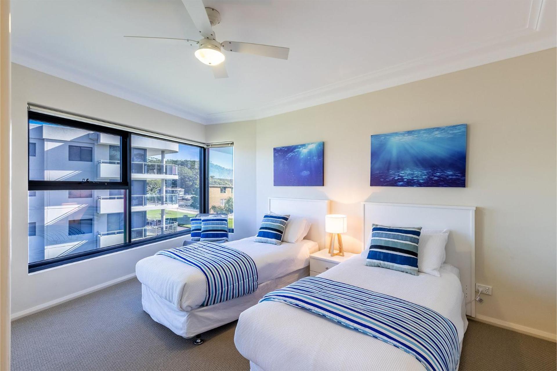 Florentine 13, 11 Columbia Close -fabulous unit with air con, wifi, pool, lift and waterviews