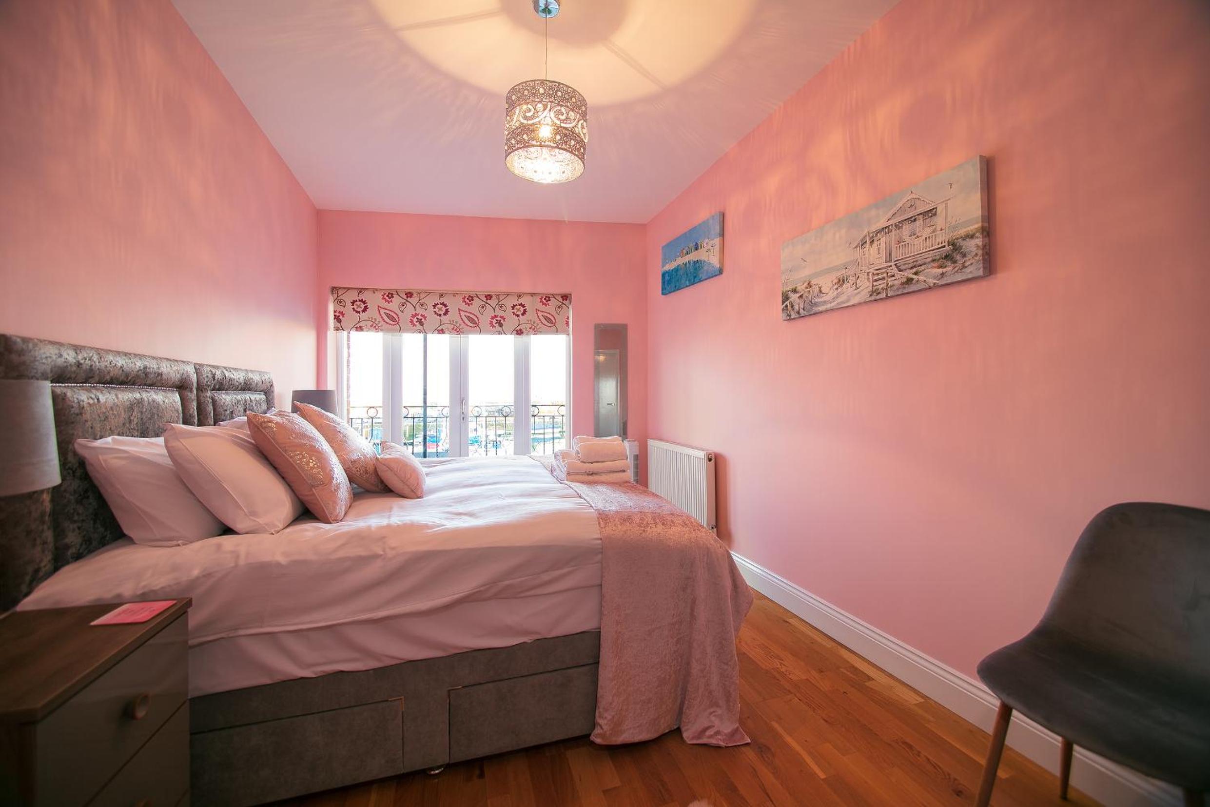 Ramsgate Vacations - Royal Harbour Retreat - Balcony, sea view property - Property Image 13