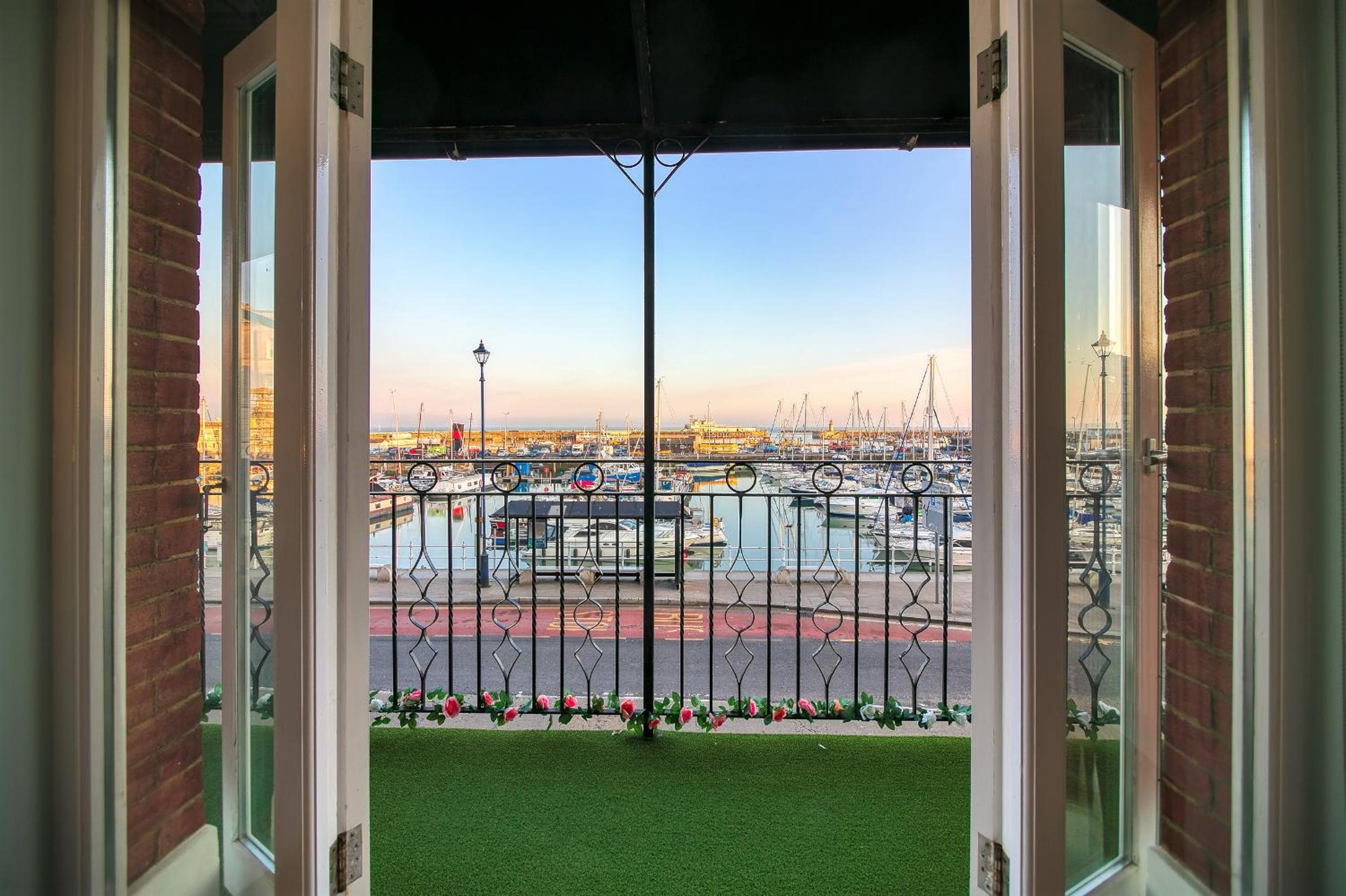 Ramsgate Vacations - Royal Harbour Retreat - Balcony, sea view property - Property Image 11
