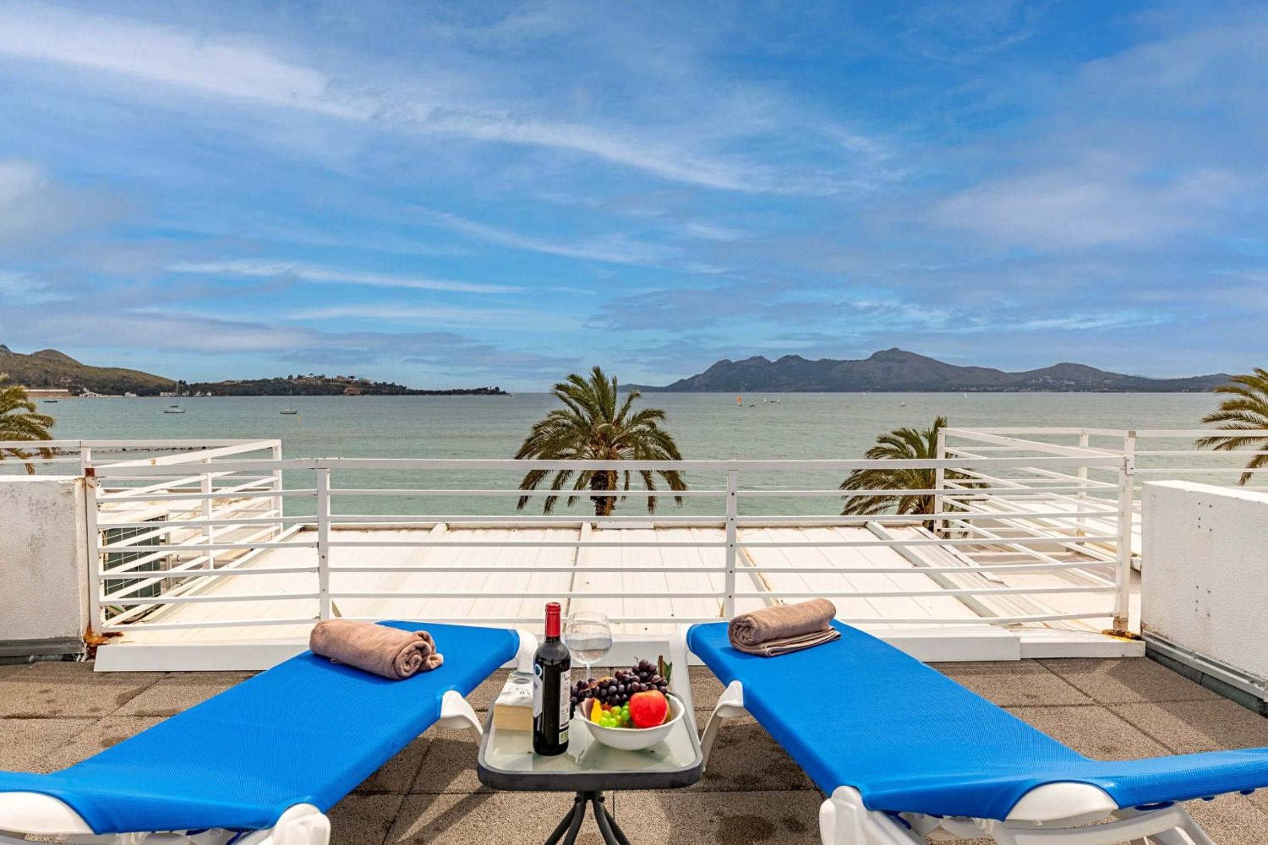 Beachfront Apartment Sivella Mar by Sealand Villas