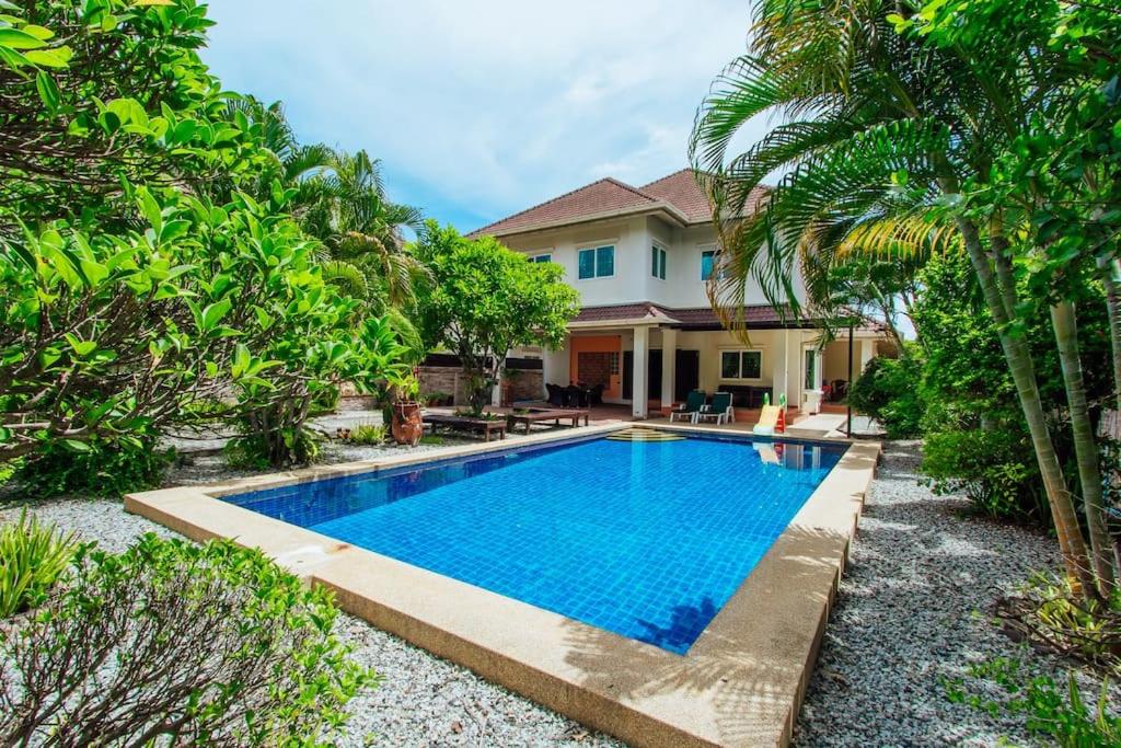 PRIVATE RESIDENCE HOSTED by Sasithorn view 4
