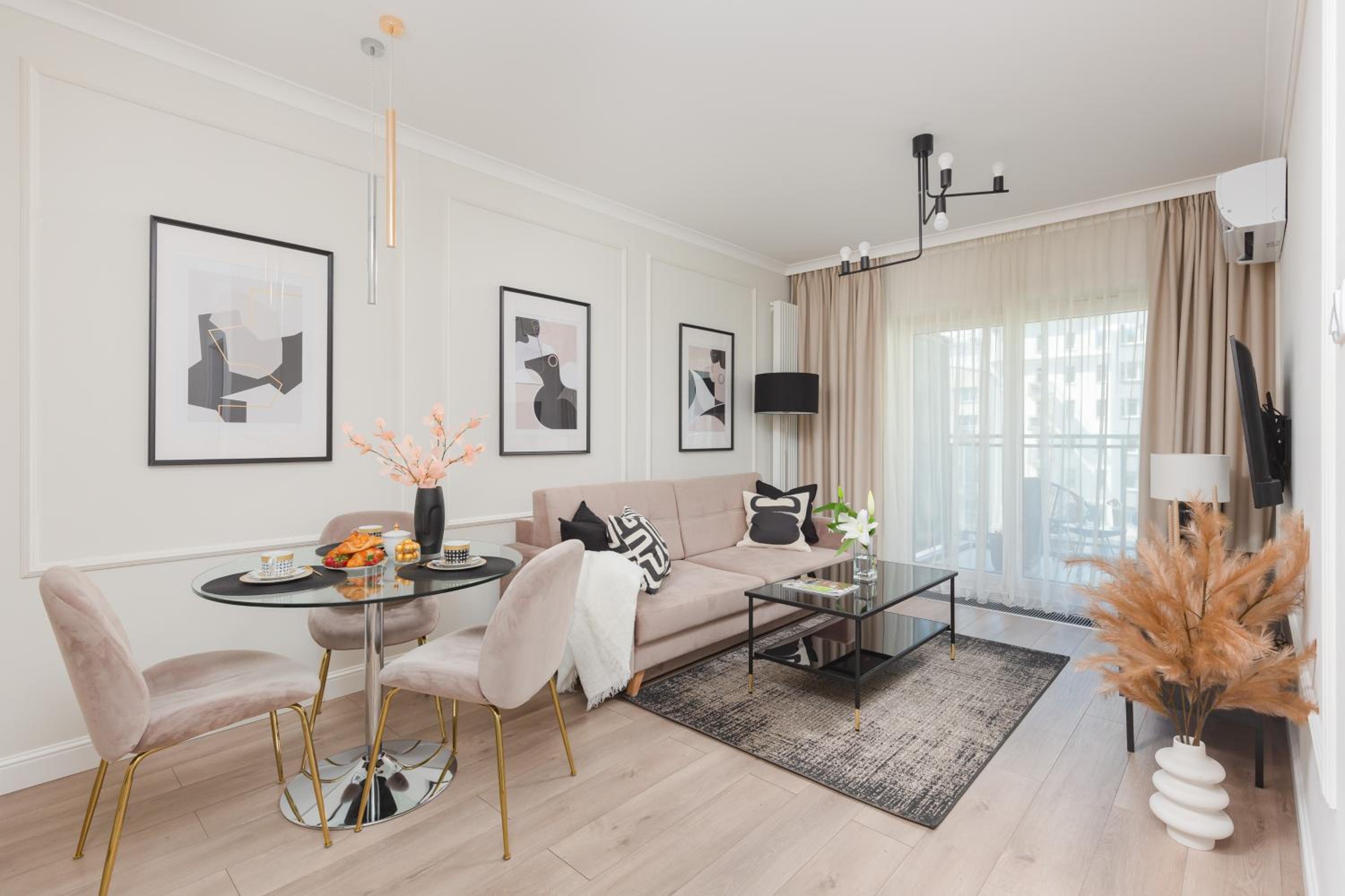 Mennica Residence Central Apartment by Renters Prestige view 5