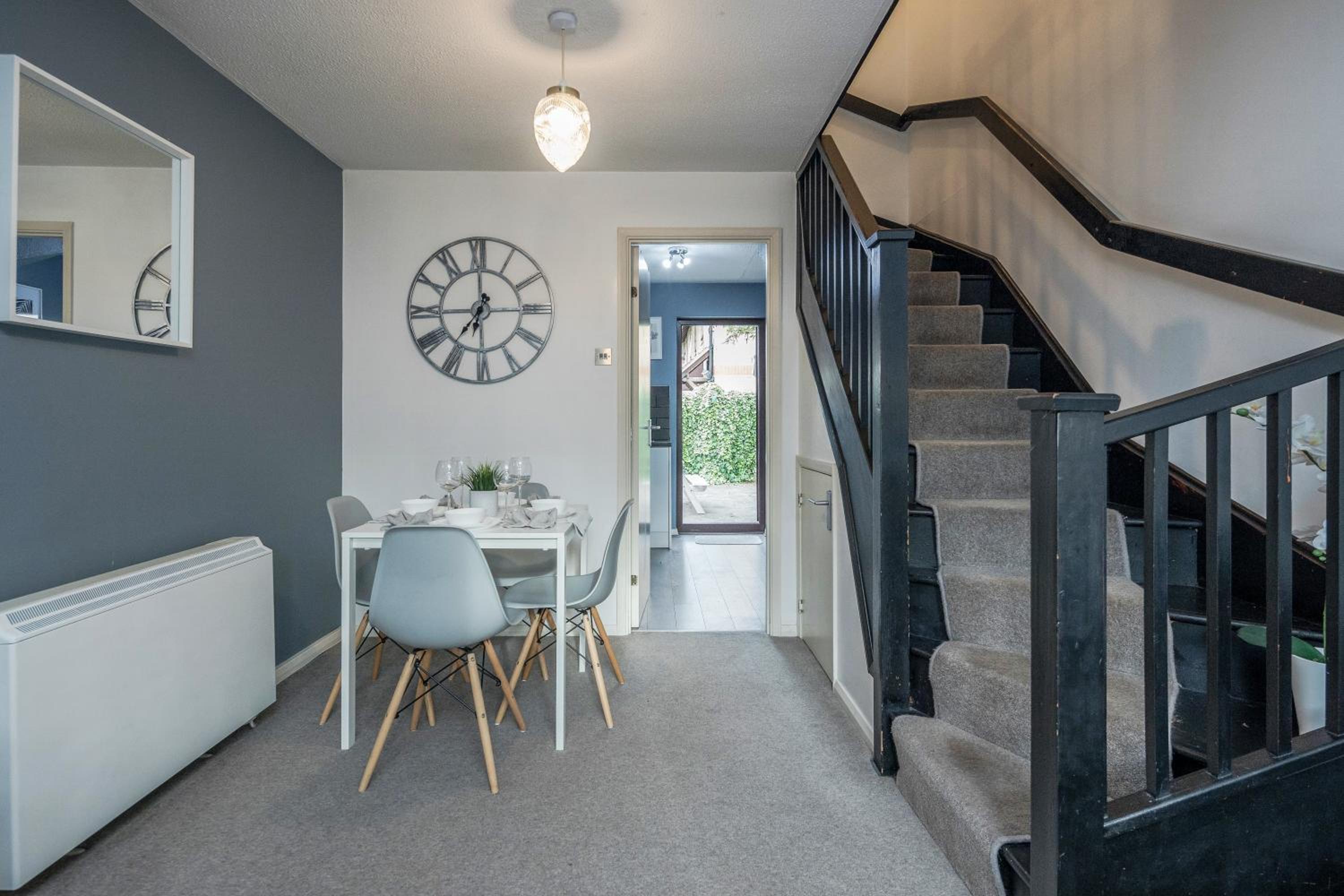 ✪ Charming ✪ 2 Bed House with Garden & Parking ✪ Perfect Location ✪ Greater London ✪ Woodford/Enfield ✪ - Image 1