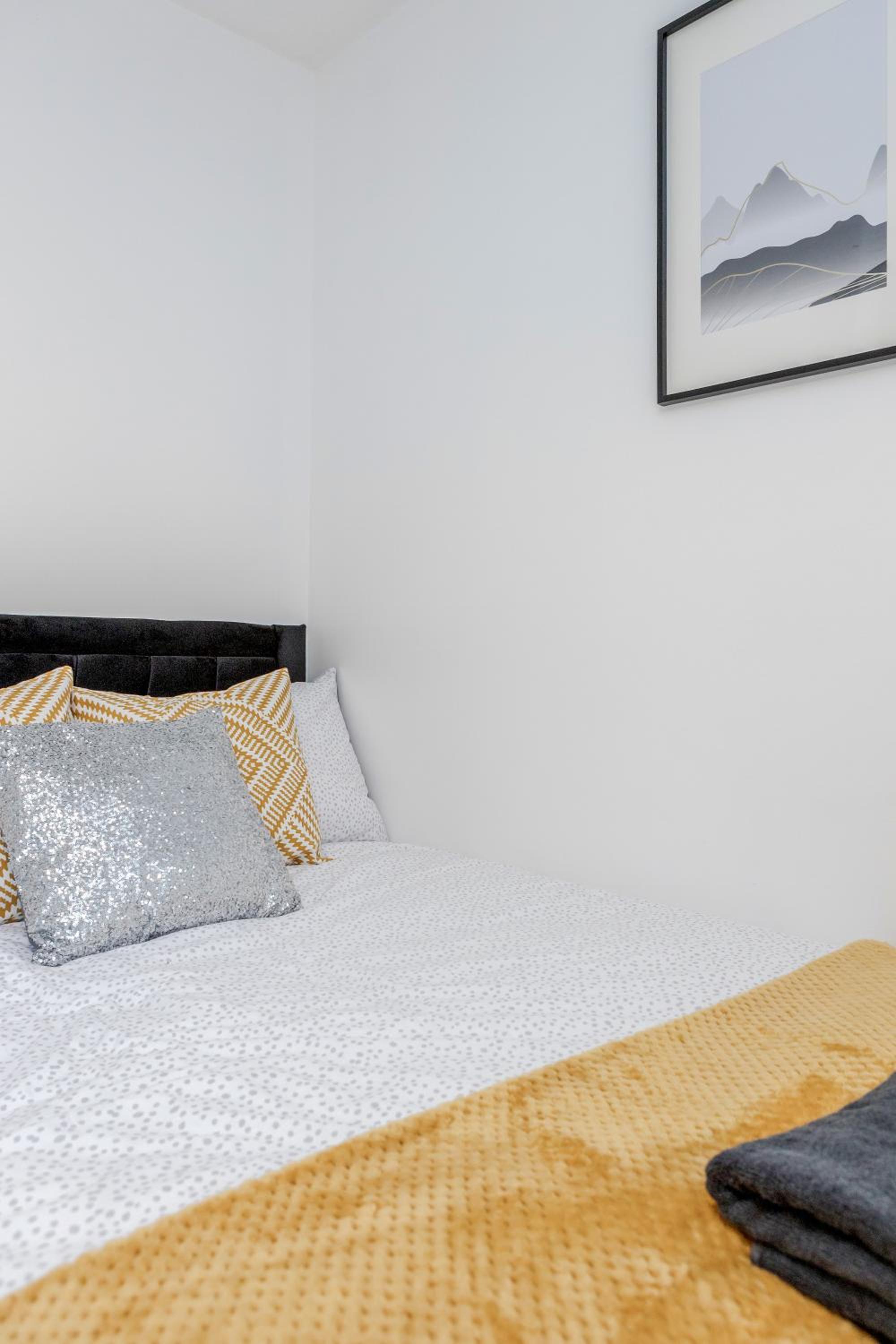 ✪ Charming ✪ 2 Bed House with Garden & Parking ✪ Perfect Location ✪ Greater London ✪ Woodford/Enfield ✪ - Image 2