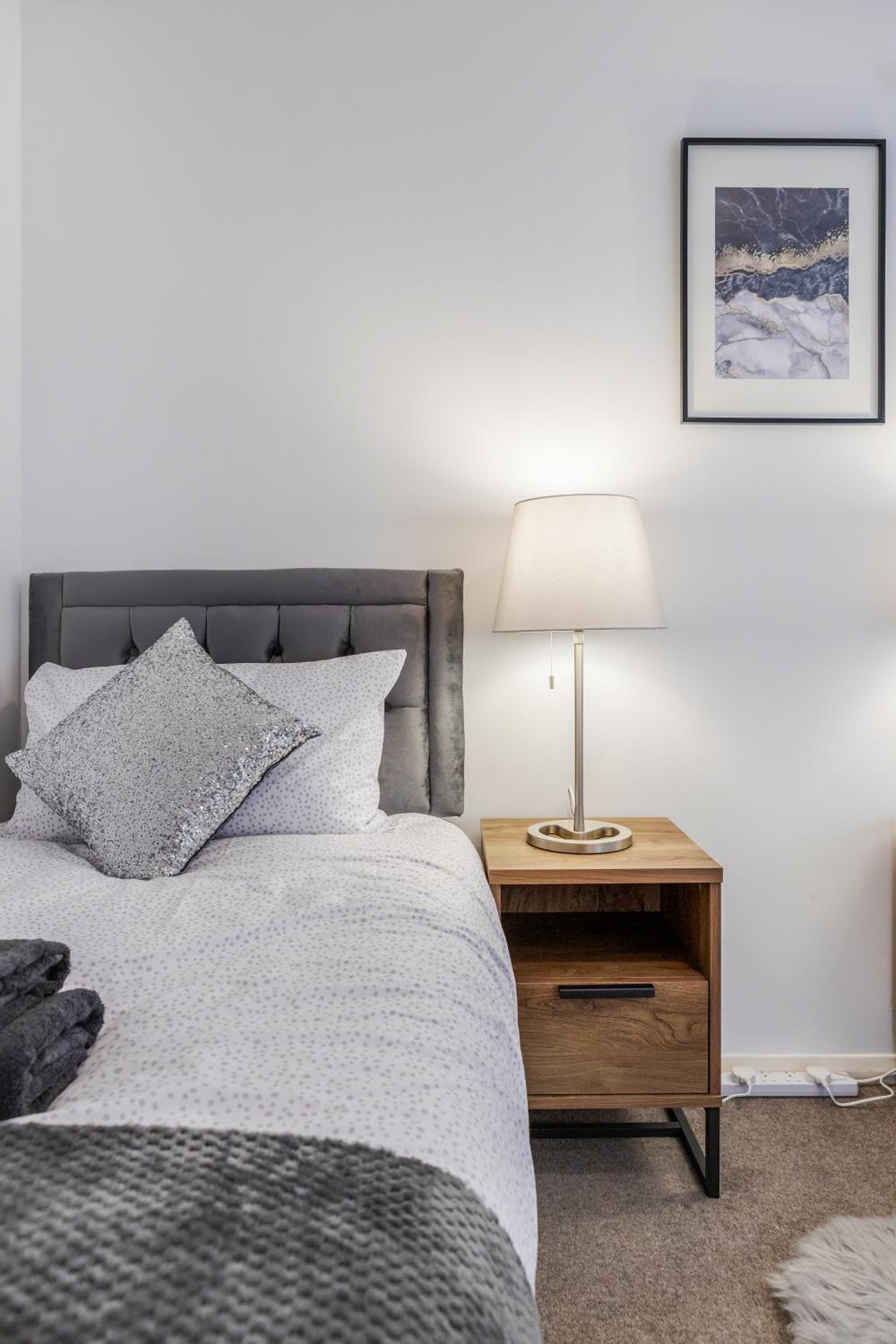 ✪ Charming ✪ 2 Bed House with Garden & Parking ✪ Perfect Location ✪ Greater London ✪ Woodford/Enfield ✪ - Image 3