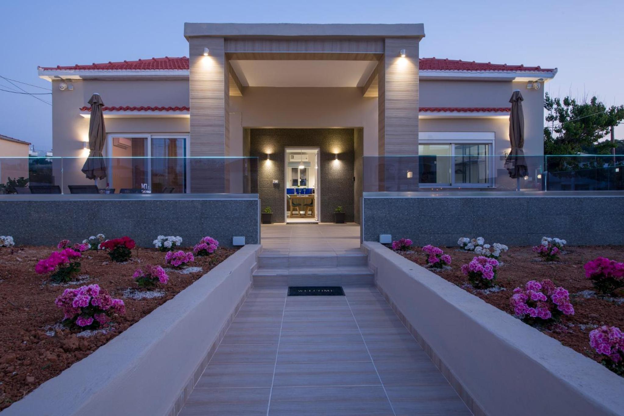 Hotel Luxury Villa Eva-Mari with Jacuzzi, 50m from the Beach - Image 1