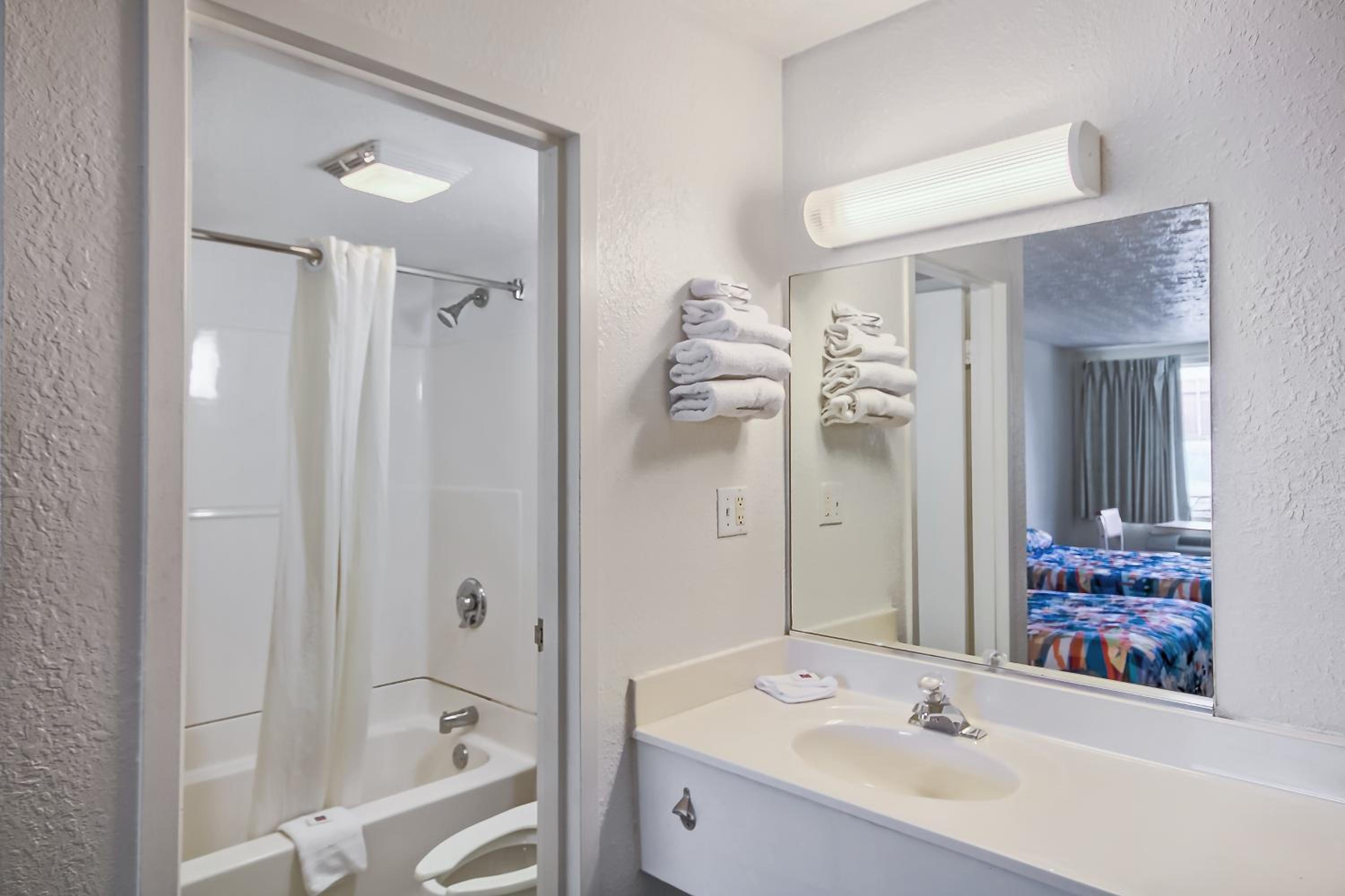 Lexington Vacations - Motel 6-Lexington, KY - East I-75 - Property Image 1