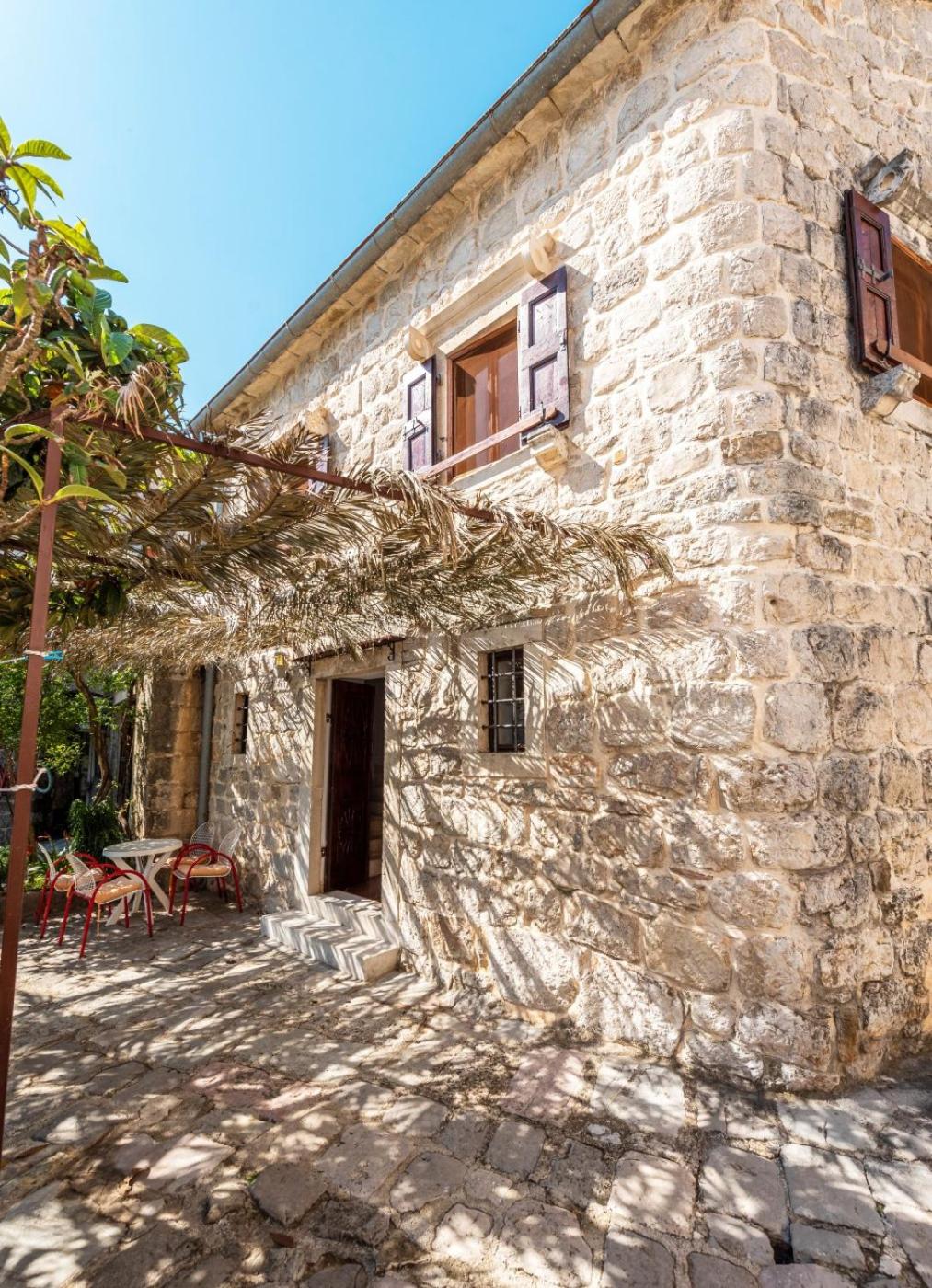 Charming Bohemian house in Perast