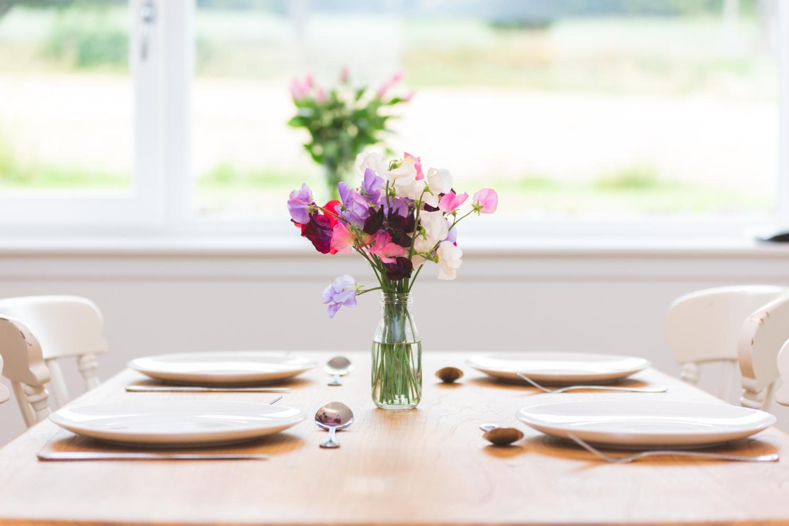 Hotel Railway Cottage, Newtyle - Image 1