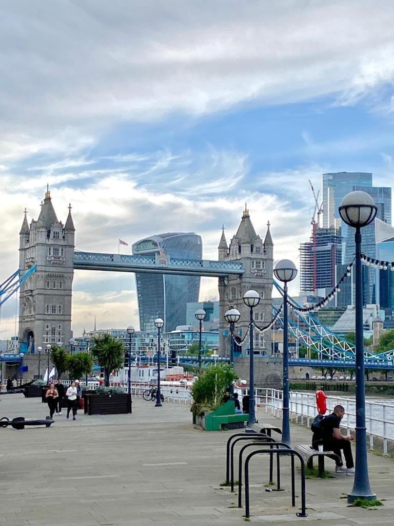 PERFECT CENTRAL LOCATION- 5 minutes from TOWER BRIDGE ! 8 minutes walk from tube