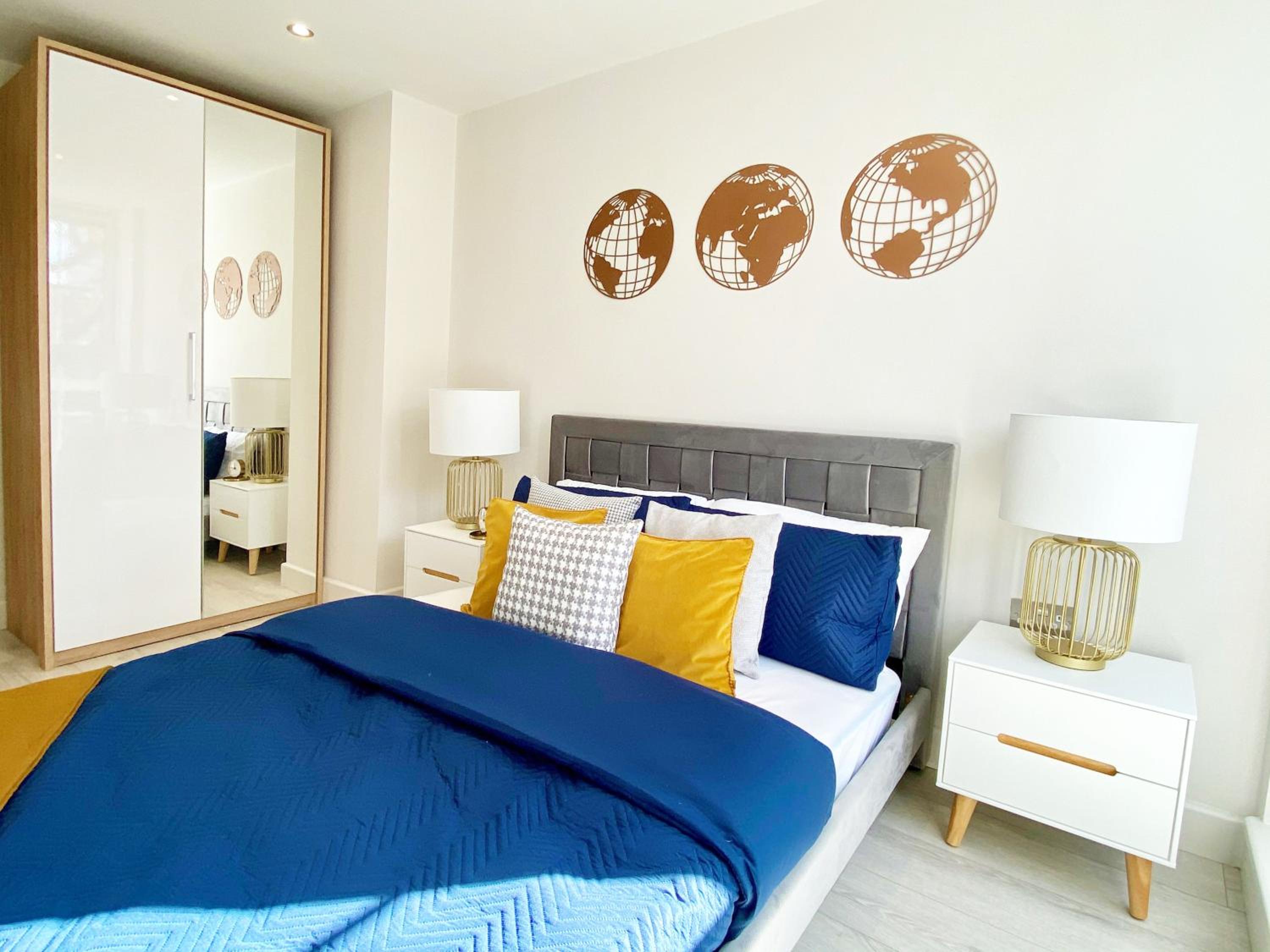PERFECT CENTRAL LOCATION- 5 minutes from TOWER BRIDGE ! 8 minutes walk from tube