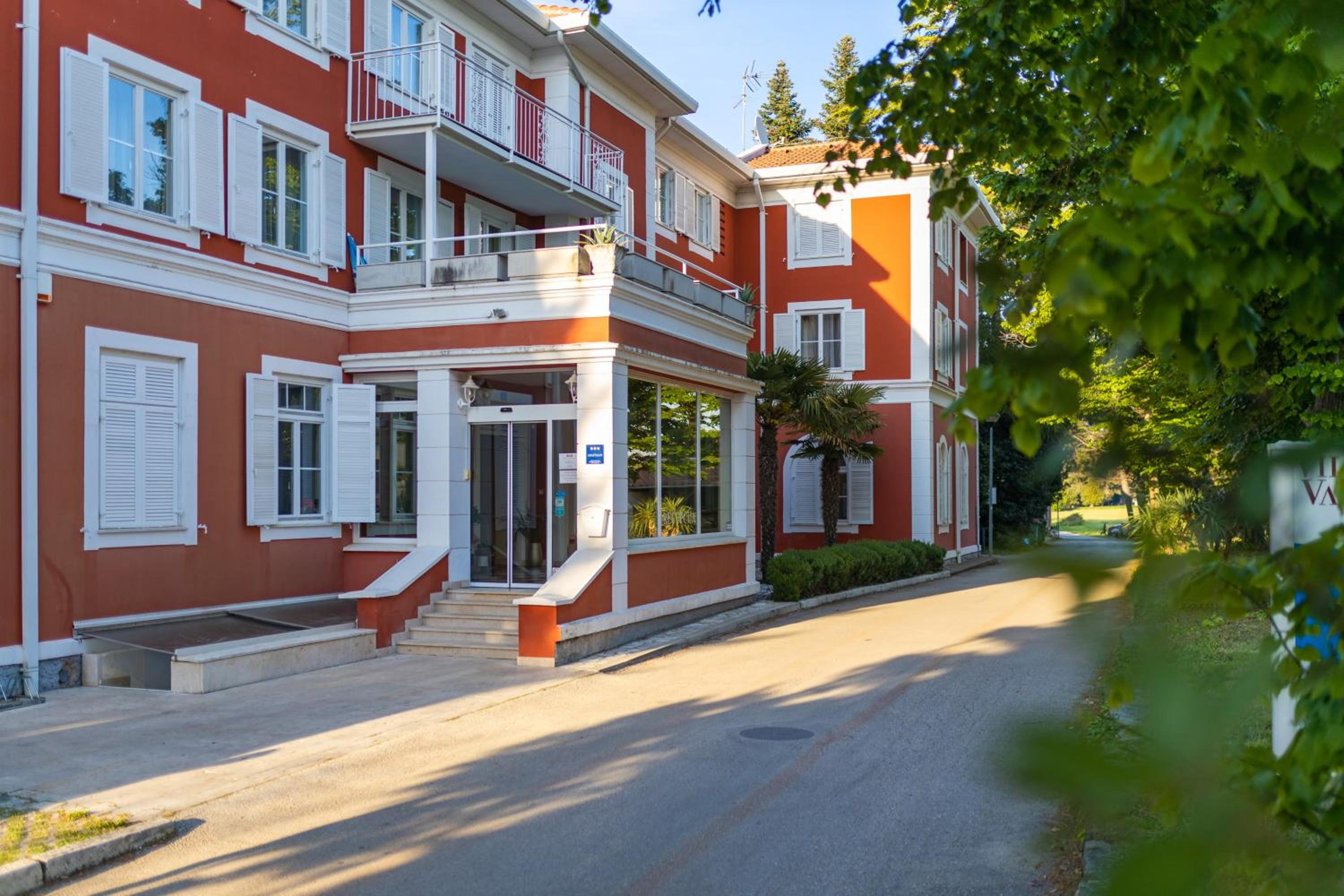 Villa Valdepian Apartments view 3