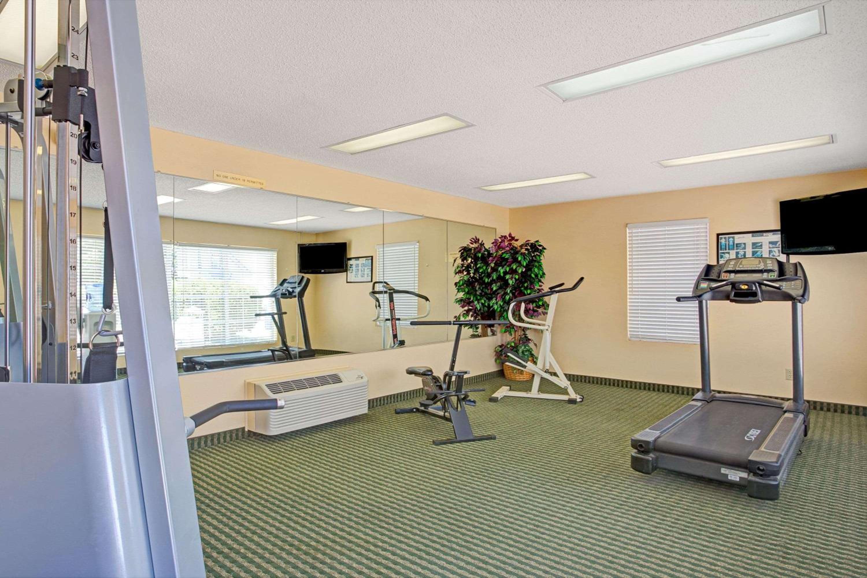 Baymont by Wyndham Smithfield view 4