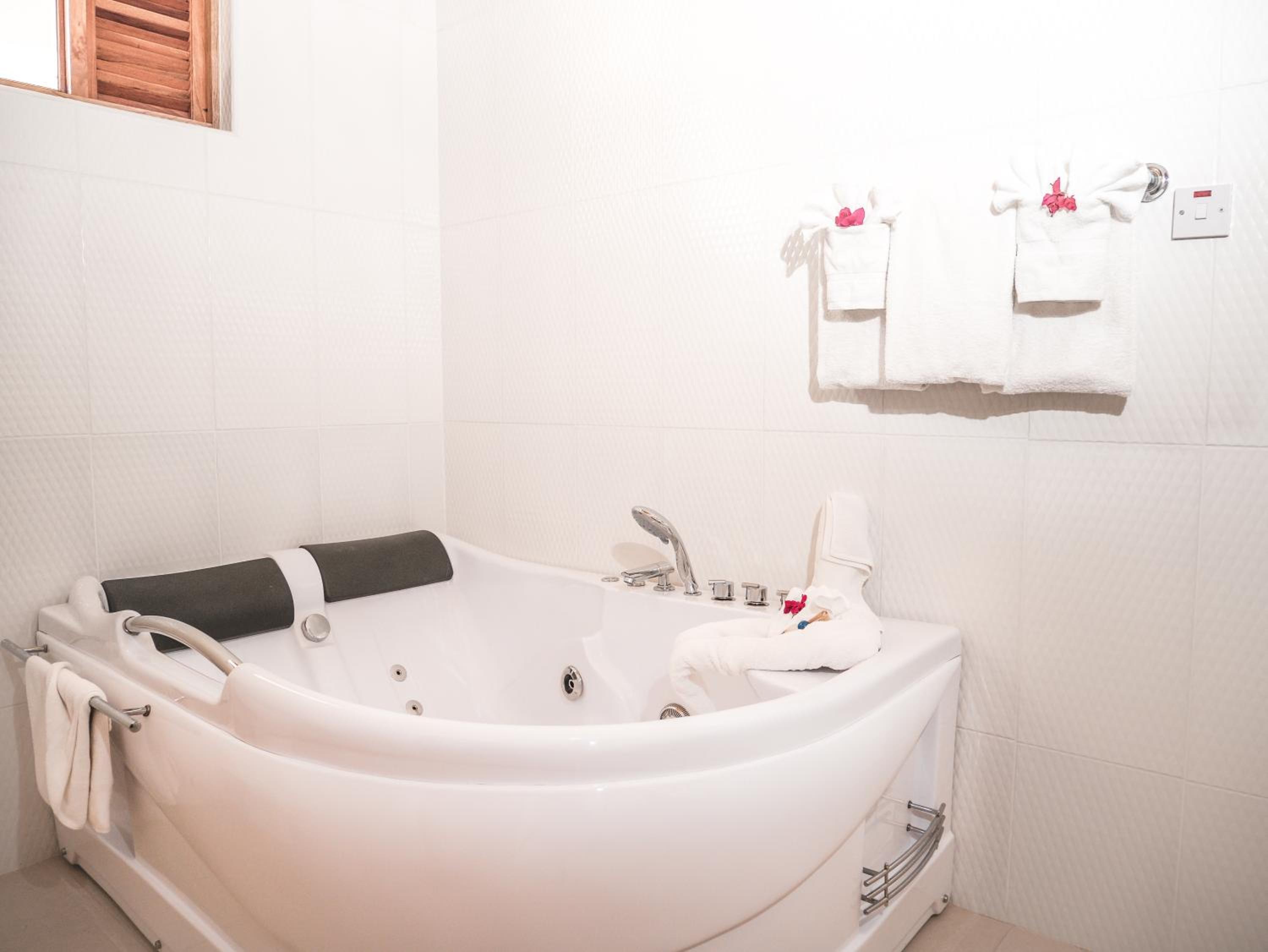 Charela Inn Hotel 48