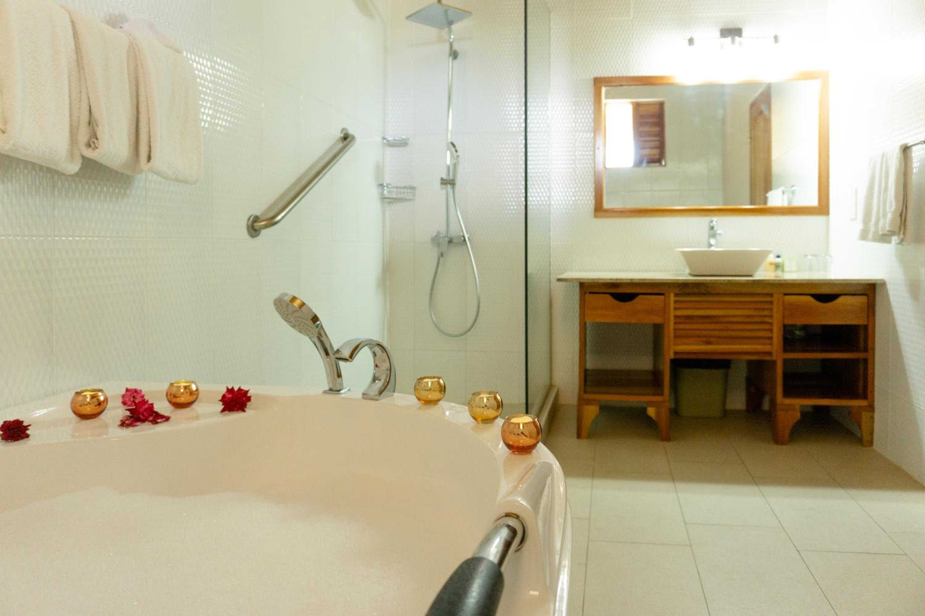 Charela Inn Hotel 57