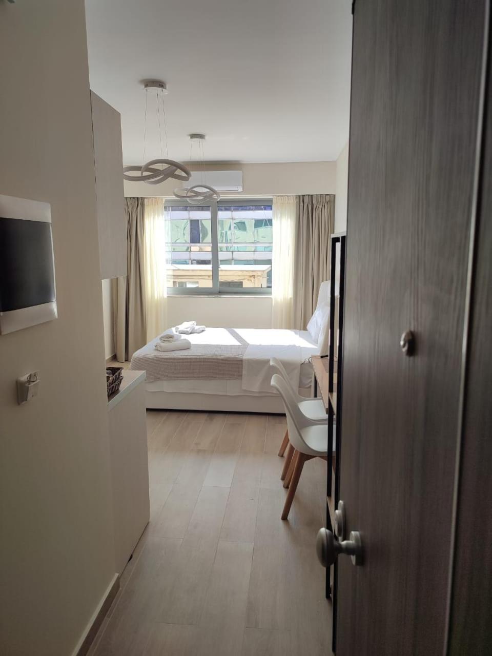 Amazing Apartments @ Aiolou Str.
