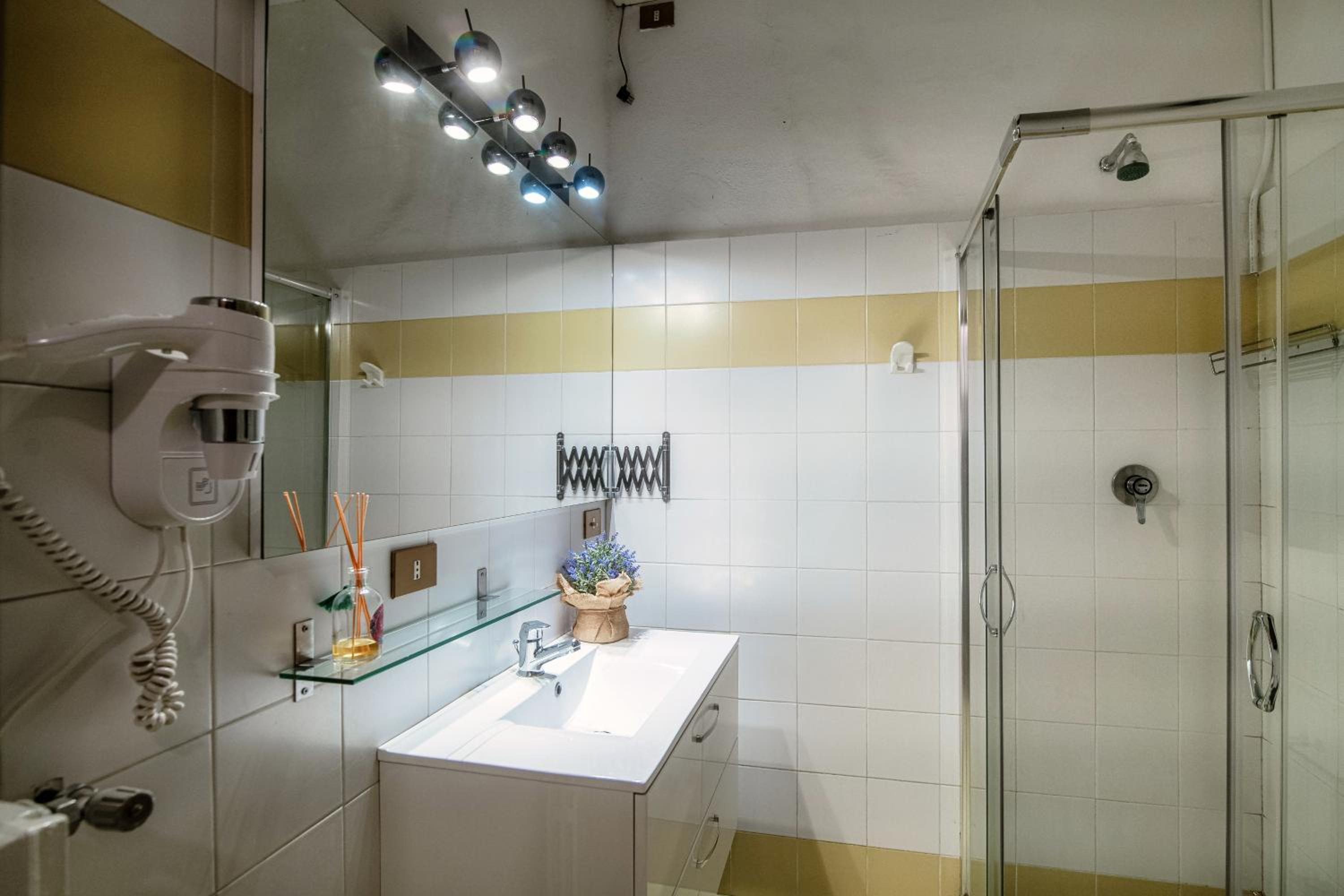 Mazzini Apartment en Como — bathroom