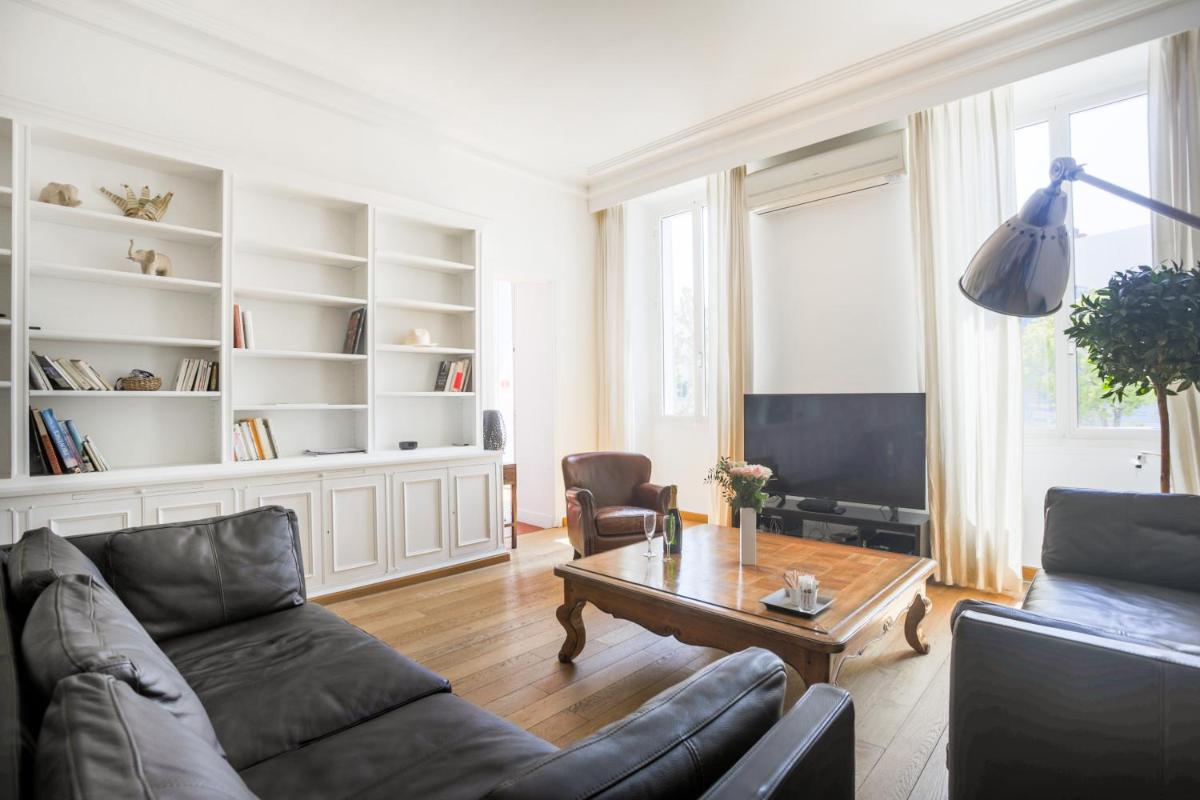 3 BDRM flat overlooking Palais des Festivals and Old Port photo 5