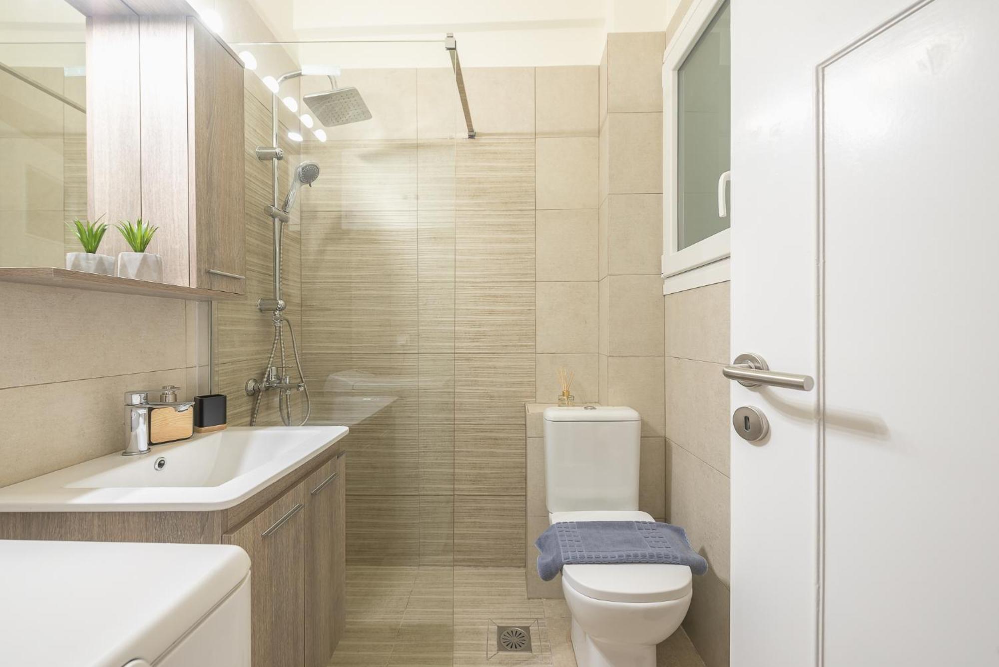 City Suite by Cloudkeys en Athens — bathroom