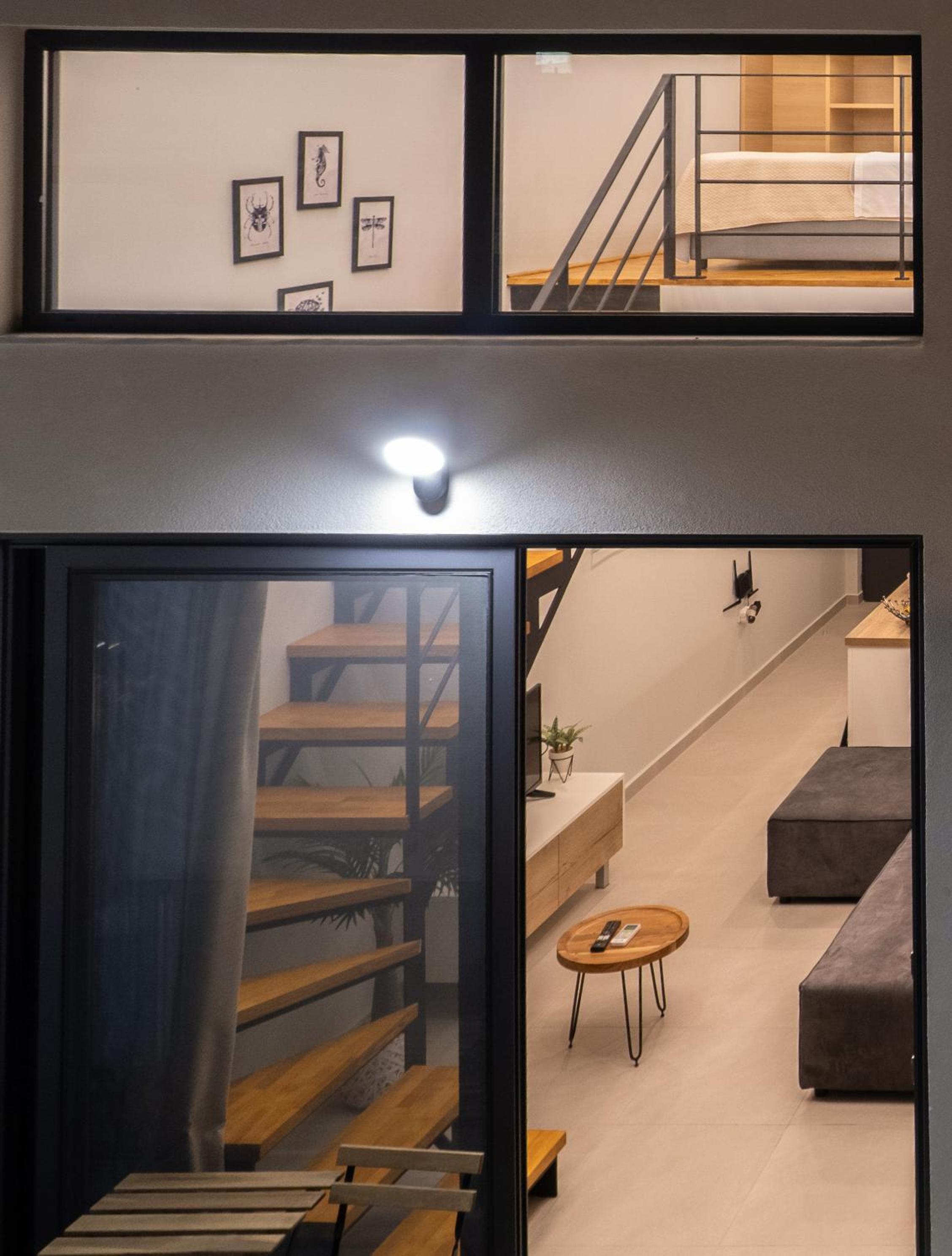 Bright & elegant loft suite in the city center view 5