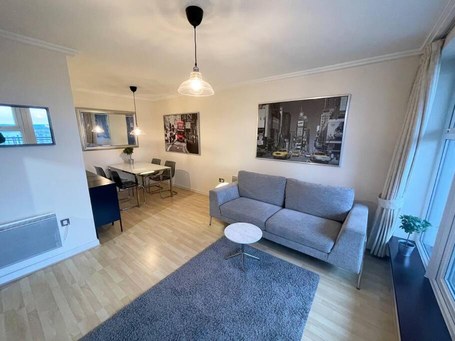 LUXURY APARTMENT, SAUNA, GYM, 24hrs Concierge view 2