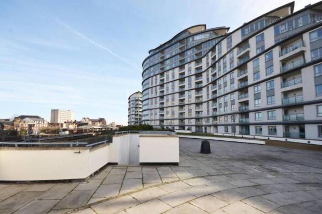 LUXURY APARTMENT, SAUNA, GYM, 24hrs Concierge view 5