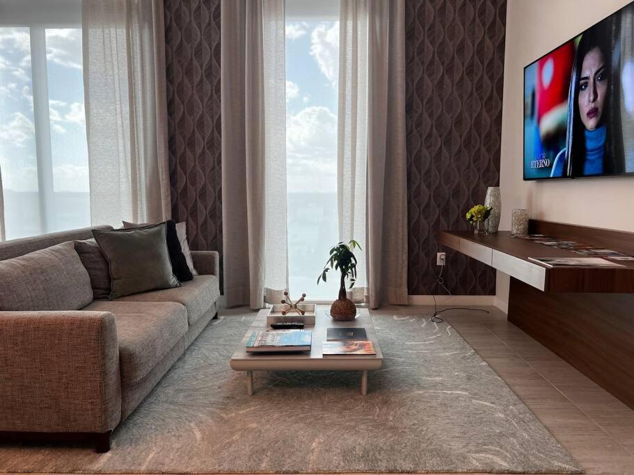 BRAND NEW TOP FLOOR IN THE HEART OF MIAMI