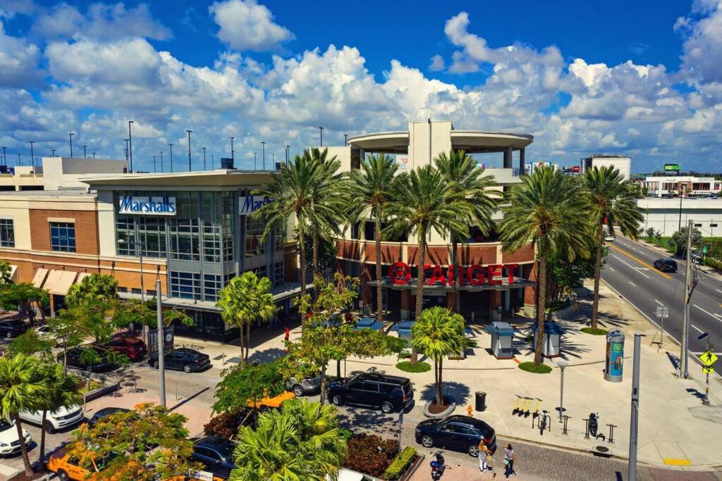 BRAND NEW TOP FLOOR IN THE HEART OF MIAMI