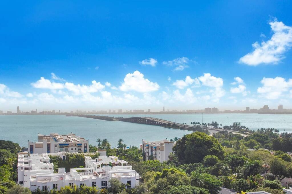 BRAND NEW TOP FLOOR IN THE HEART OF MIAMI