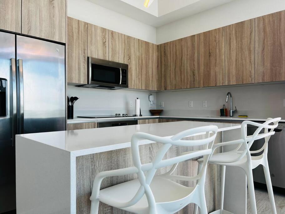 BRAND NEW TOP FLOOR IN THE HEART OF MIAMI