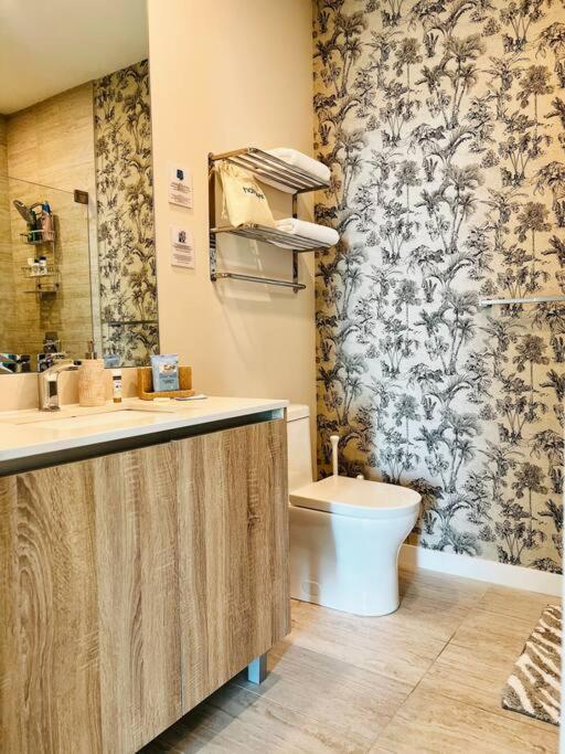 BRAND NEW TOP FLOOR IN THE HEART OF MIAMI
