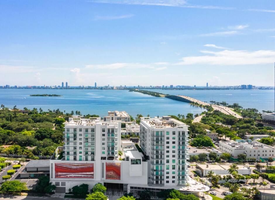 BRAND NEW TOP FLOOR IN THE HEART OF MIAMI
