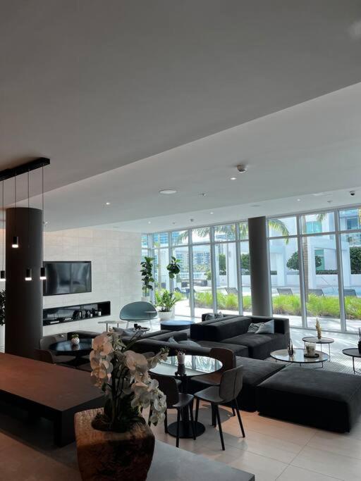 BRAND NEW TOP FLOOR IN THE HEART OF MIAMI