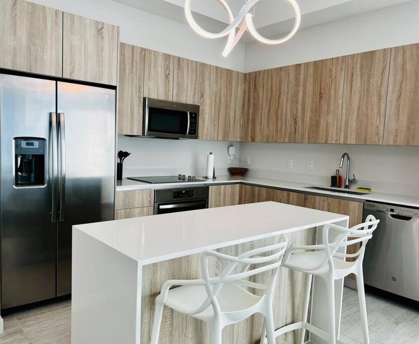 BRAND NEW TOP FLOOR IN THE HEART OF MIAMI