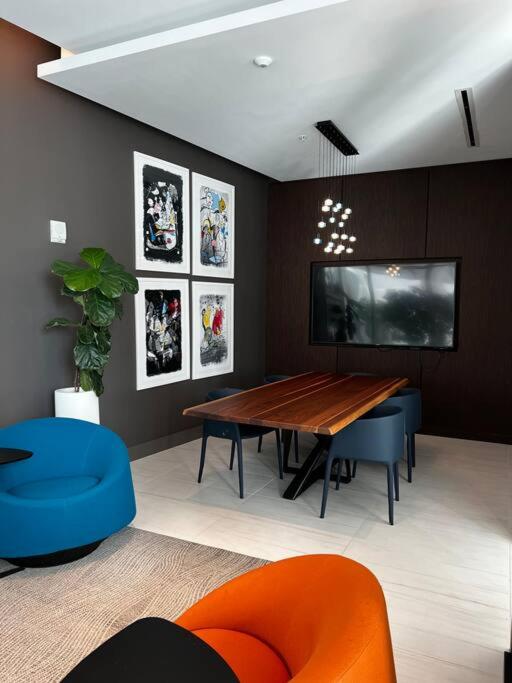 BRAND NEW TOP FLOOR IN THE HEART OF MIAMI